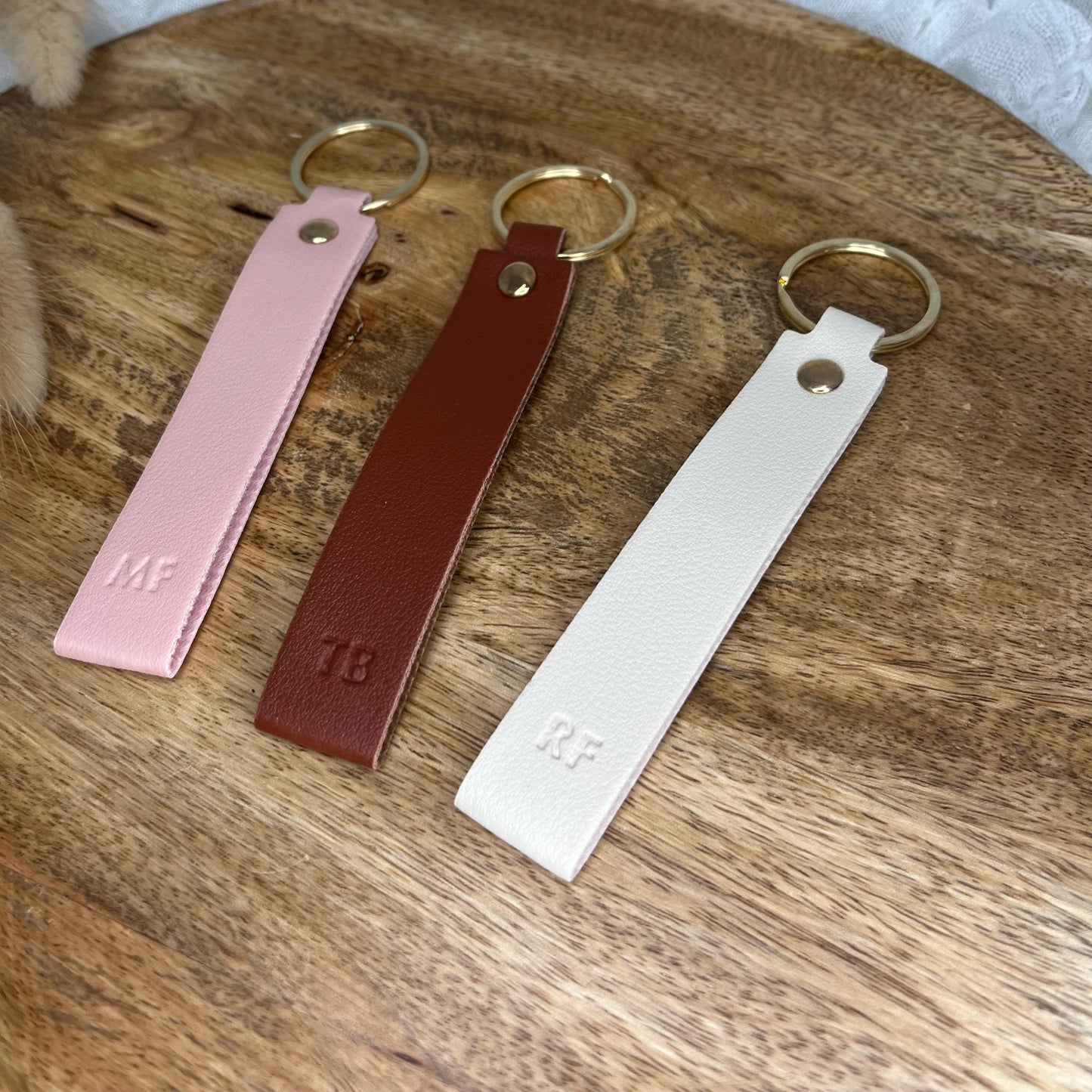 Schlüsselanhänger mit Initialen personalisiert Mitbringsel Hochzeit Geburtstag Muttertag Vatertag Valentinstag Geschenk Taschenanhänger