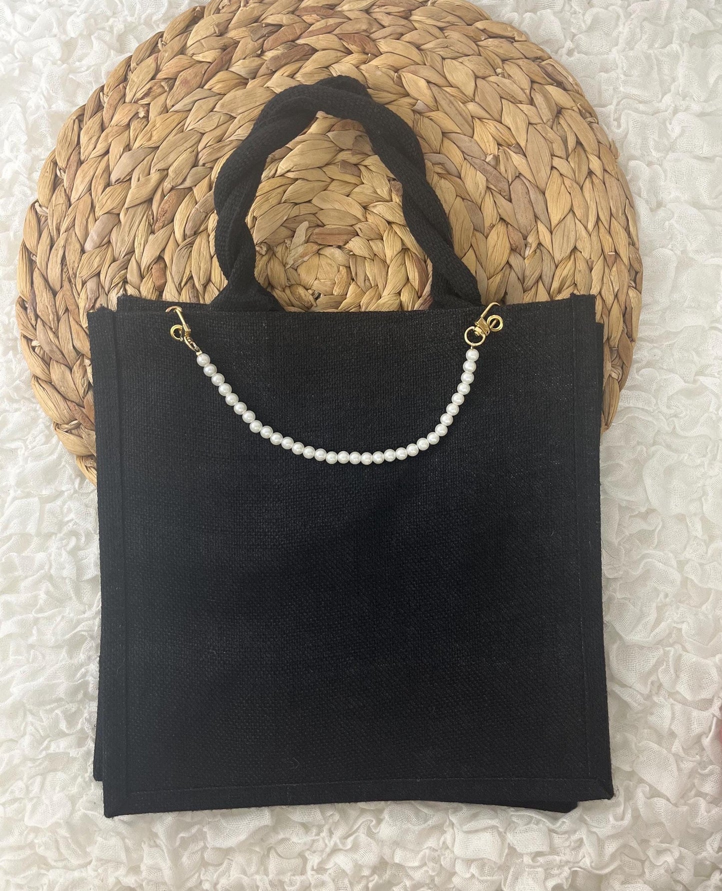 Schwarze Jutetasche mit goldener Perlenkette - Geschenk Tasche - Muttertag - Freundin - Geschenkidee - Edel