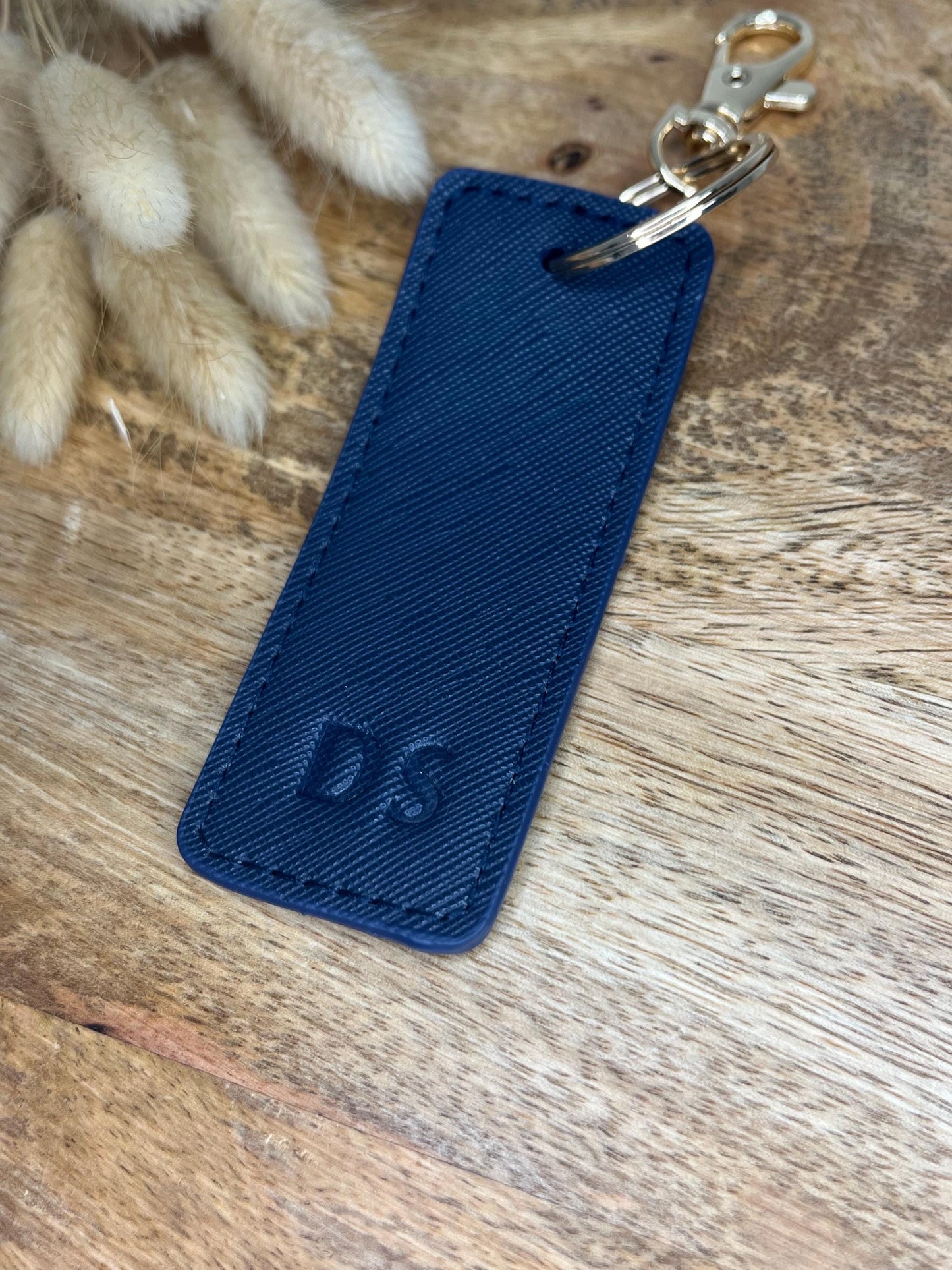 Schlüsselanhänger mit Blindprägung - Initialen personalisiert - Mitbringsel - Hochzeit Geburtstag Muttertag Vatertag Valentinstag Geschenk