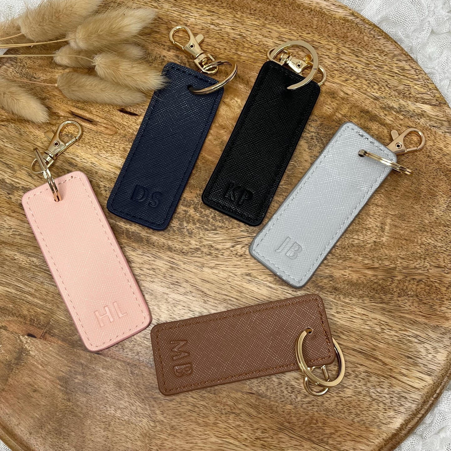 Schlüsselanhänger mit Blindprägung - Initialen personalisiert - Mitbringsel - Hochzeit Geburtstag Muttertag Vatertag Valentinstag Geschenk