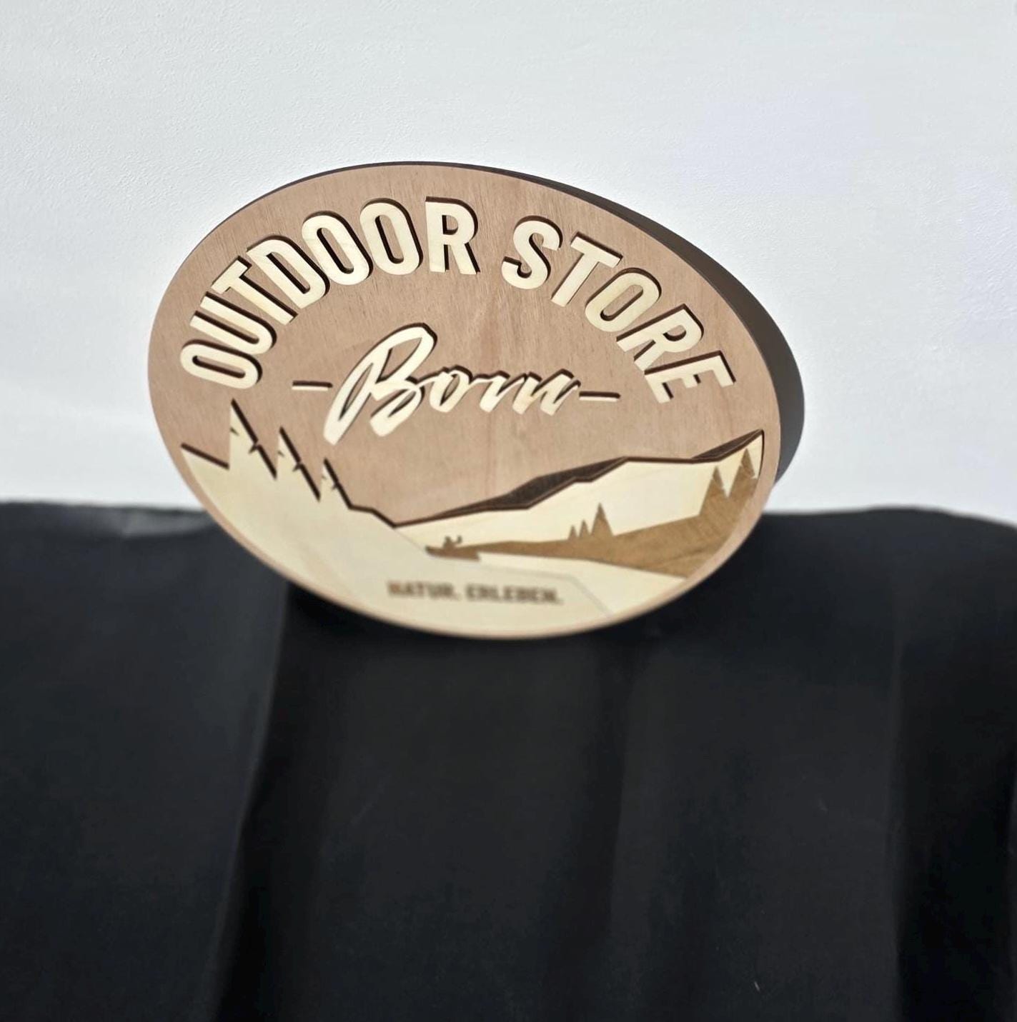 Personalisiertes Firmengeschenk individuell Branding Schild Holz Logo aus Holz graviertes Firmenlogo Firmenschild Firmenjubiläum