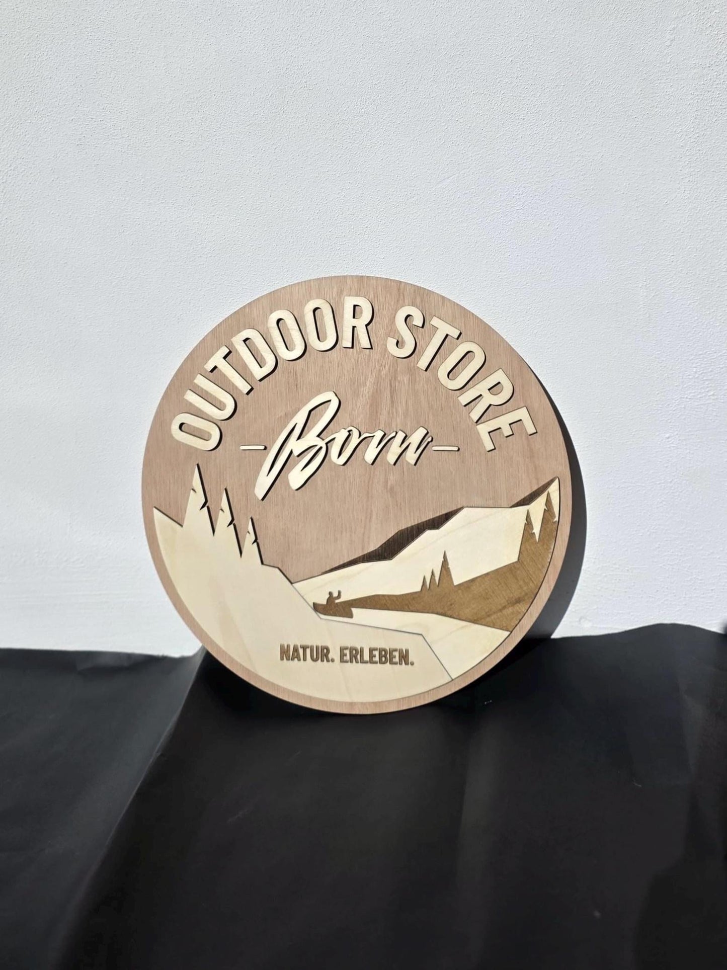 Personalisiertes Firmengeschenk individuell Branding Schild Holz Logo aus Holz graviertes Firmenlogo Firmenschild Firmenjubiläum
