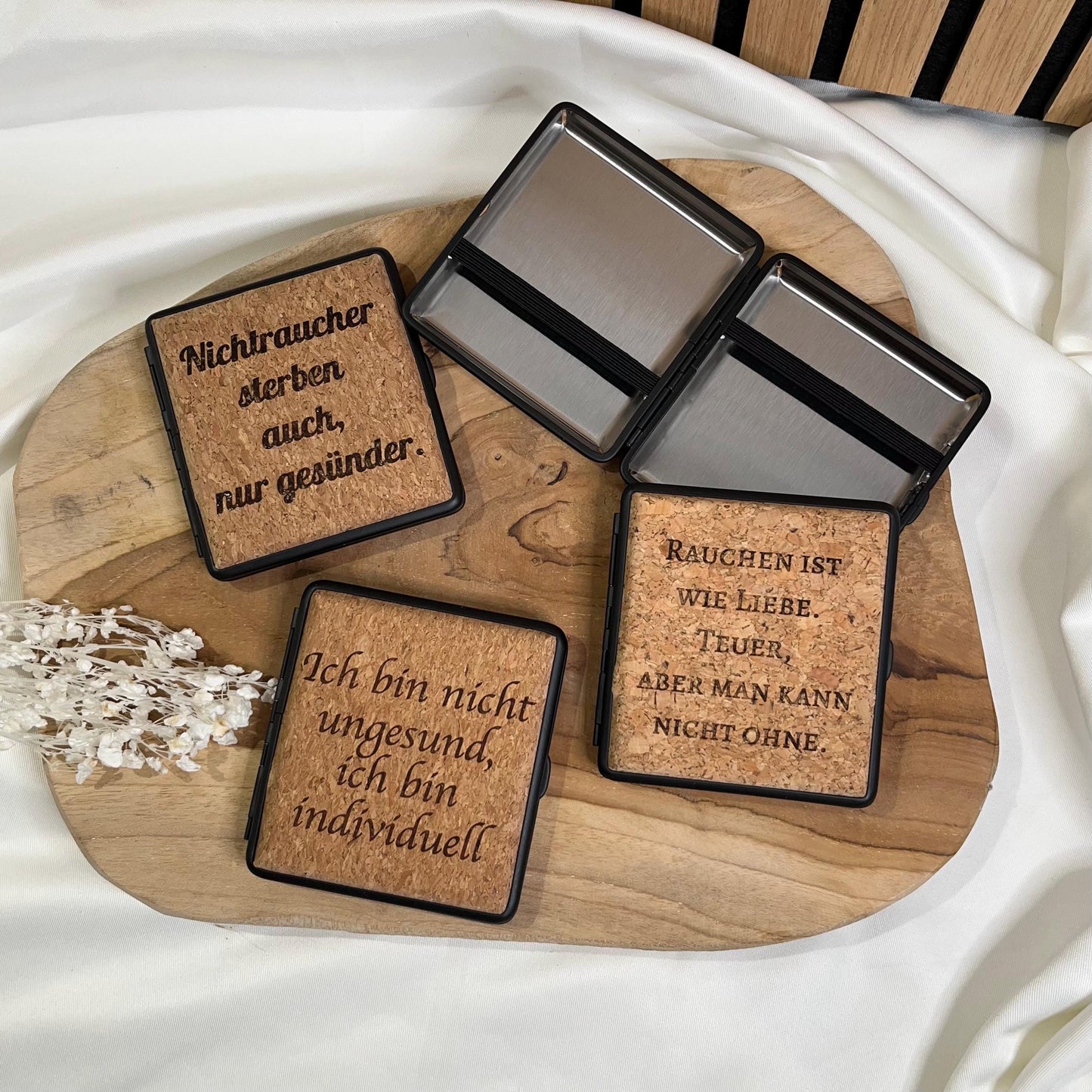 Personalisierbares Zigarettenetui zu Weihnachten – schwarz/Kork, innen silber – Geschenk für Raucher – Wunschtext/Spruch, Gravur beidseitig