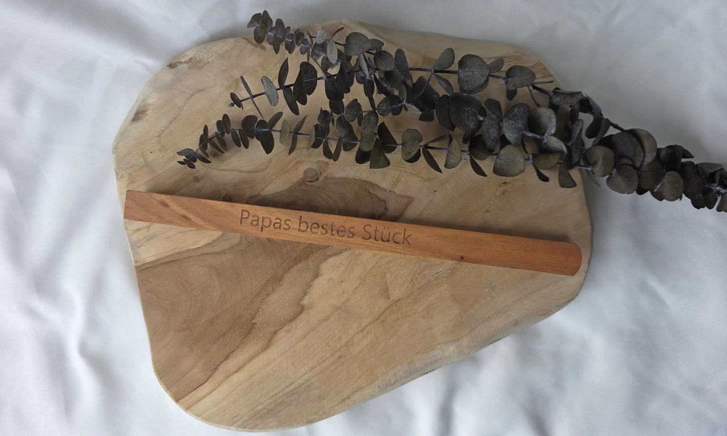 Sein bestes Stück - Grillzange aus Kirschholz – 30 cm FSC® zertifiziert | Witziges Grillgeschenk für Papa, Opa oder Männer