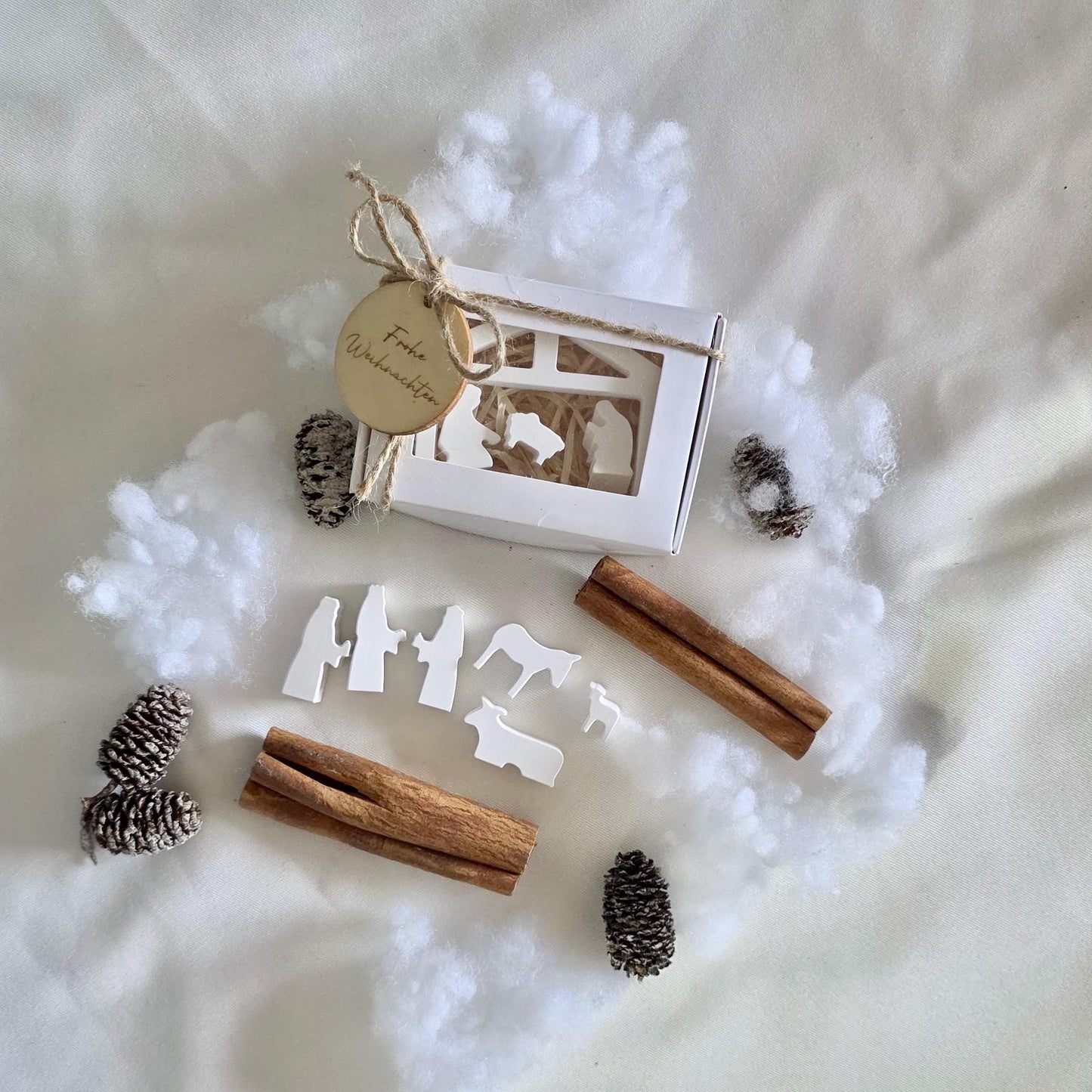 Geschenkbox mit Sichtfenster, Juteschnur und Anhänger „Frohe Weihnachten“
