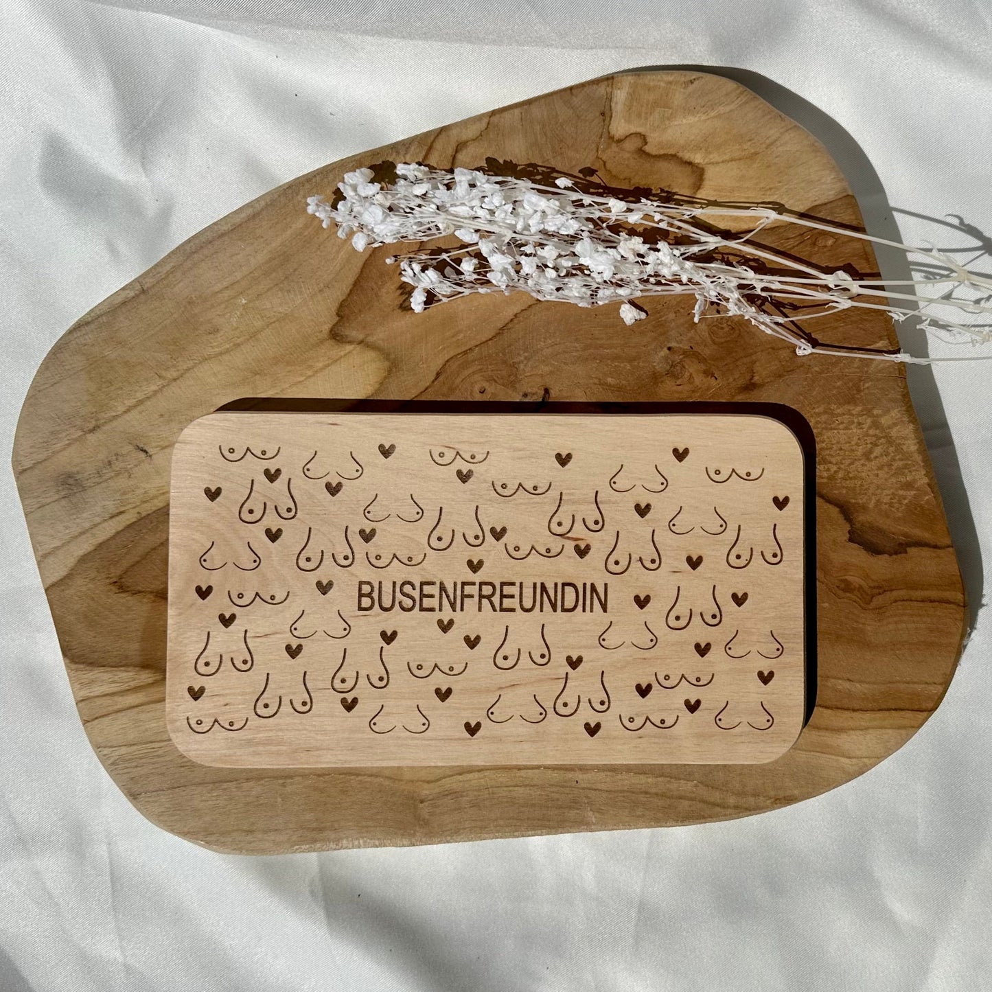 Frühstücksbrett Buche „BUSENFREUNDIN“ – lasergraviert