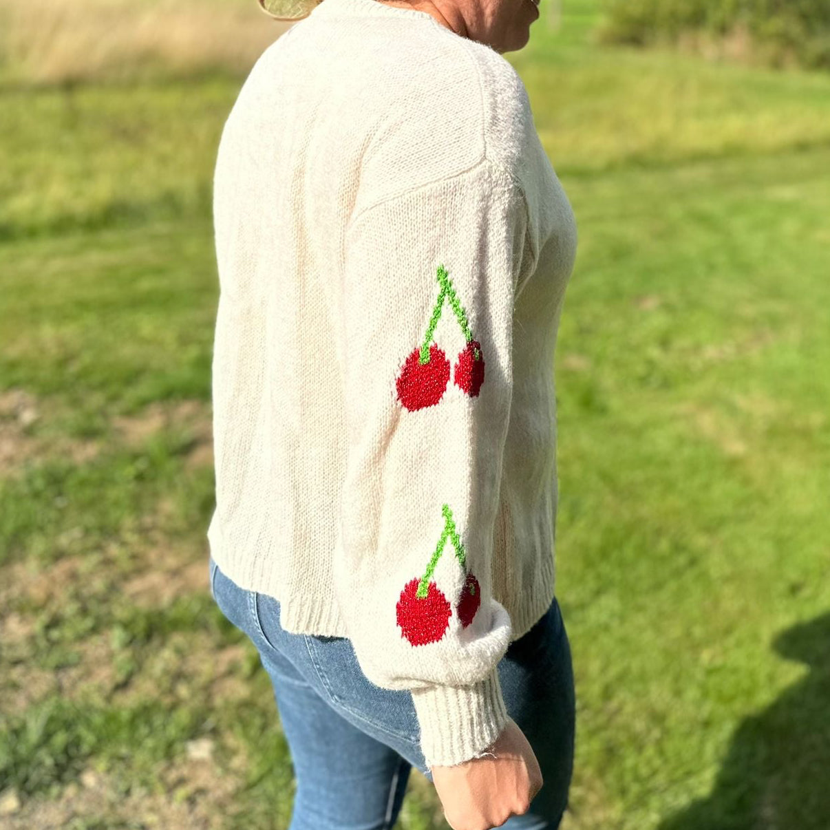 Weißer Kirschen Cardigan Damen – Strickjacke mit Schleifen