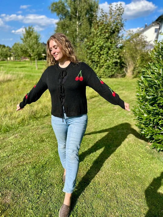 Schwarzer Kirschen Cardigan Damen – Strickjacke mit Schleifen