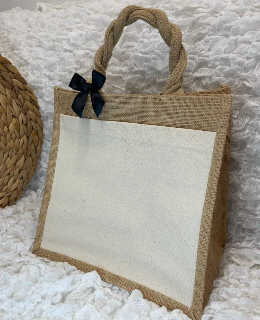 Leere Jute-Baumwolltasche von vorne.