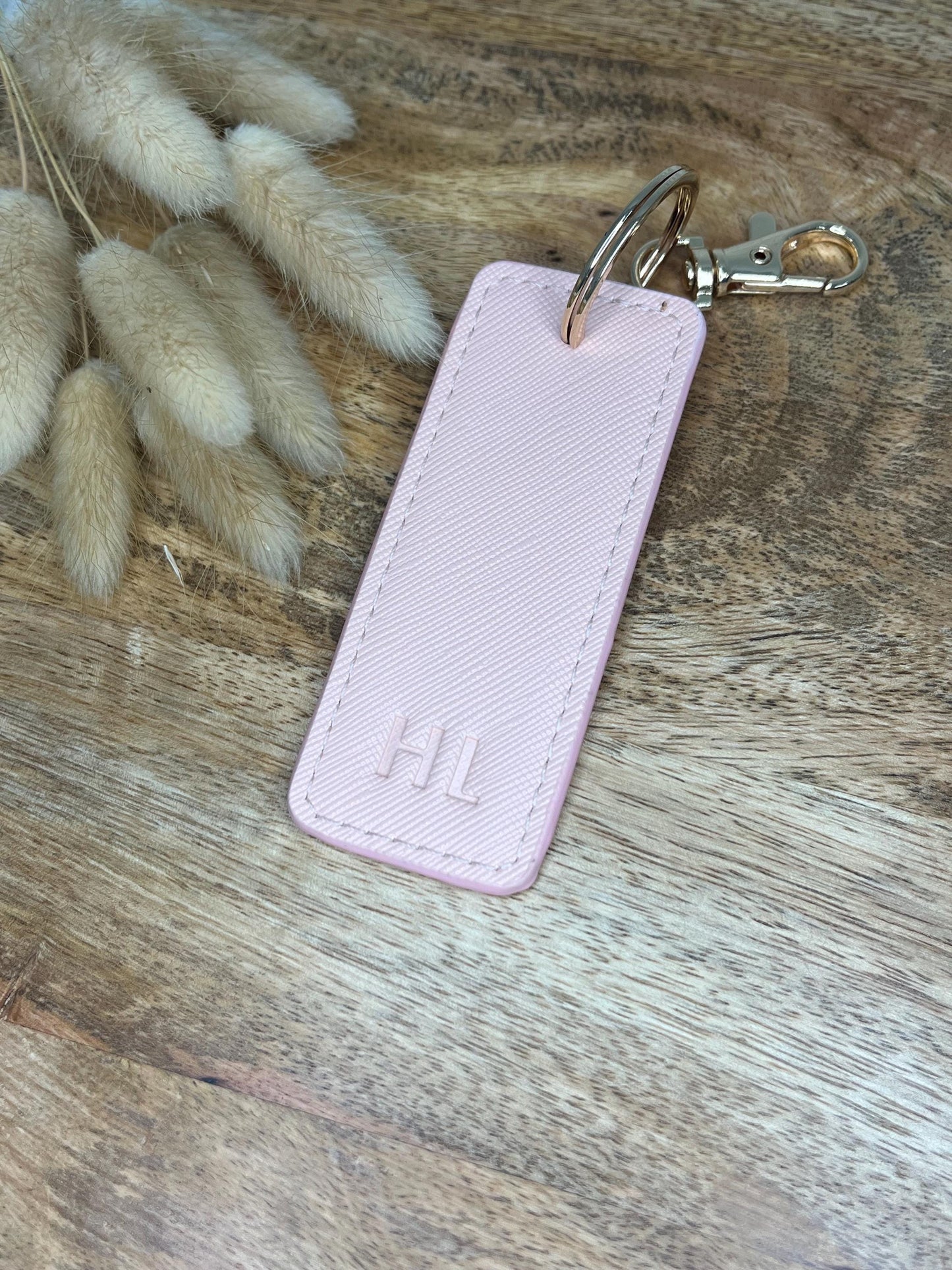 Schlüsselanhänger mit Blindprägung - Initialen personalisiert - Mitbringsel - Hochzeit Geburtstag Muttertag Vatertag Valentinstag Geschenk