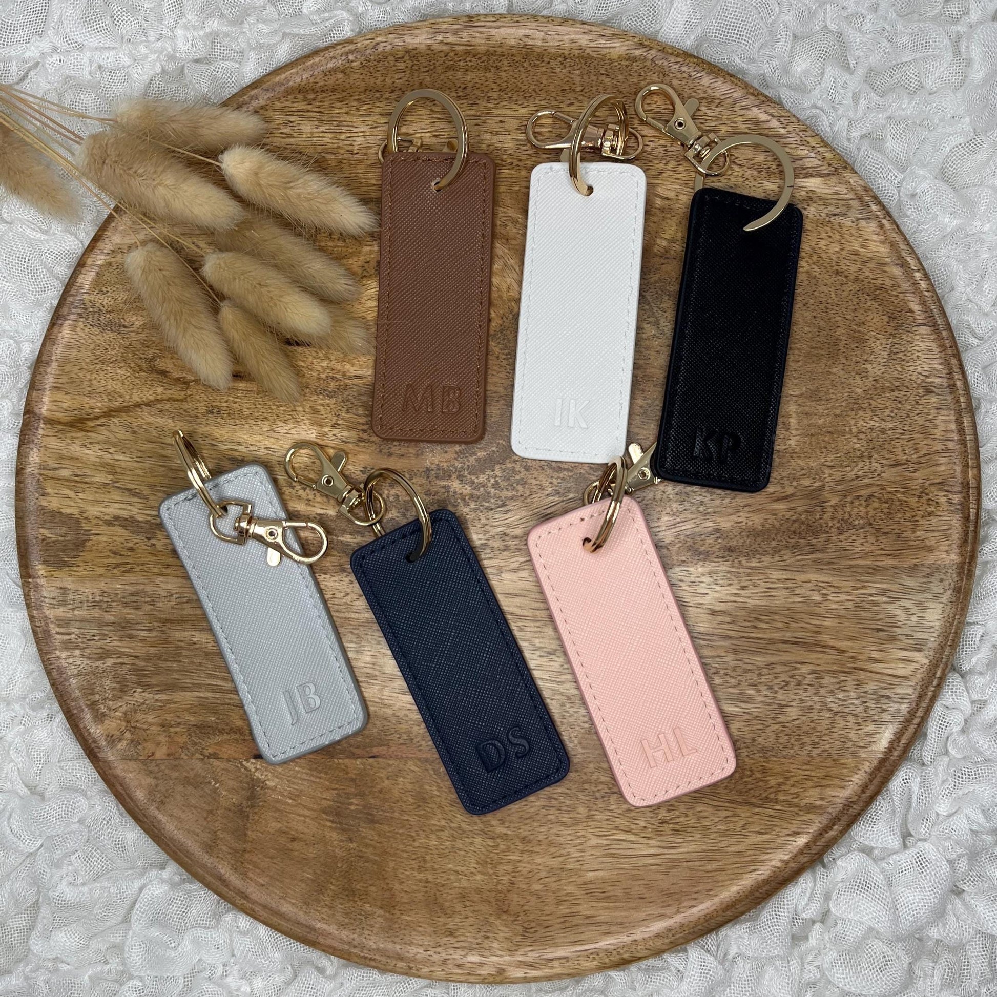 Schlüsselanhänger mit Blindprägung - Initialen personalisiert - Mitbringsel - Hochzeit Geburtstag Muttertag Vatertag Valentinstag Geschenk