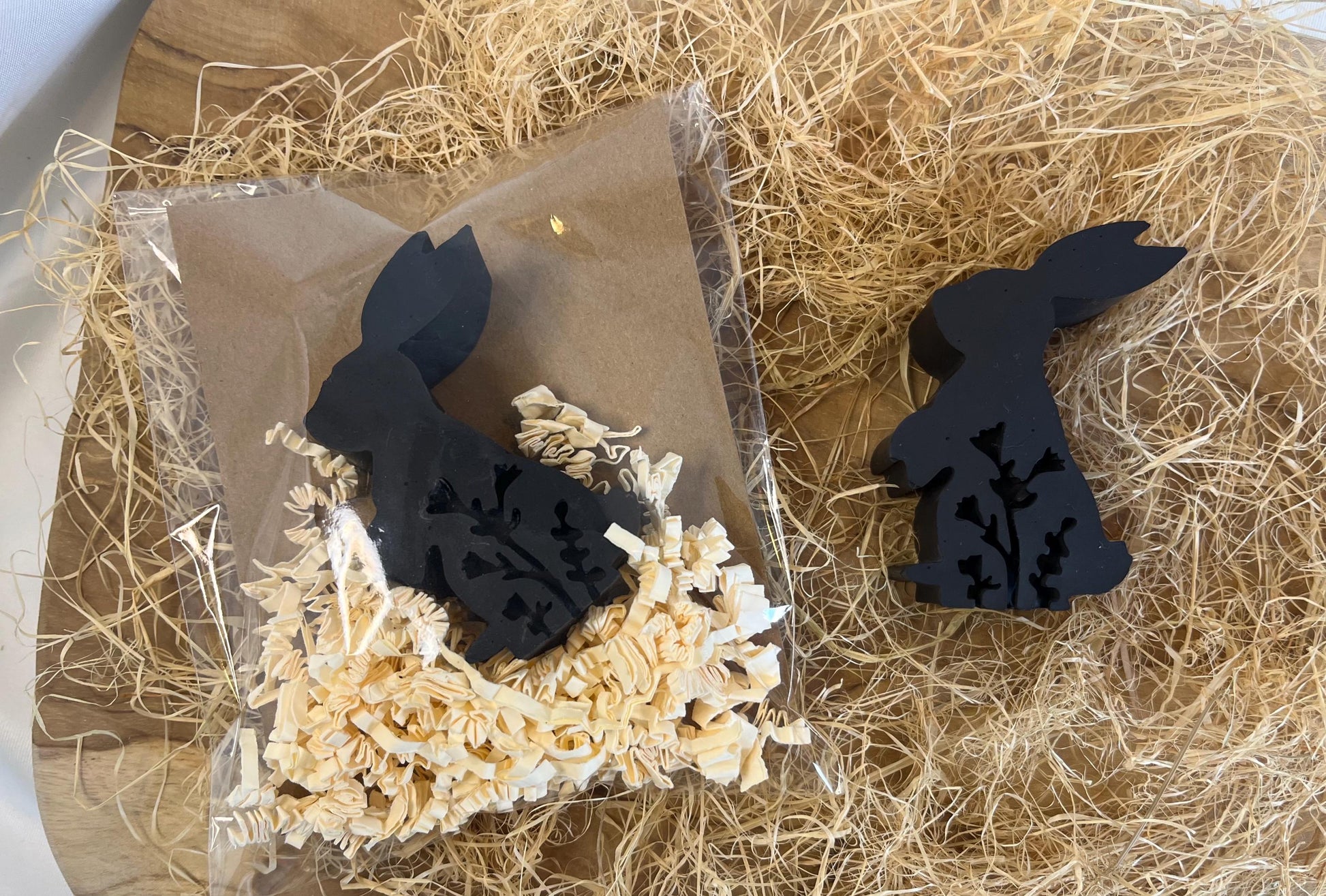 Osterhase Ostergeschenk Geschenkset Ostern mit Kerze Frohe Ostern Kleiner Ostergruß Gießmasse Raysin Ostern Schwarz