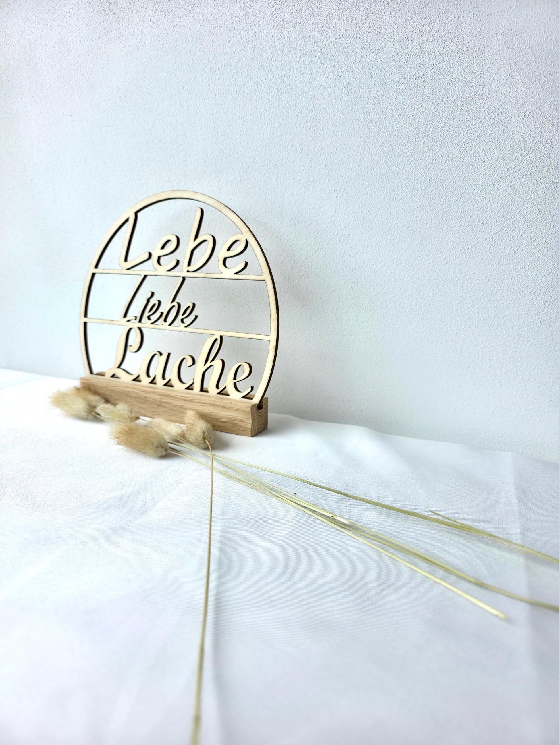 Deko Holzschild Rund Dekoidee Tischdeko Holz Geschenk Deko Schriftzug Holz Naturdeko Holzschild gelastert Deko mit Spruch Lebe Liebe Lache