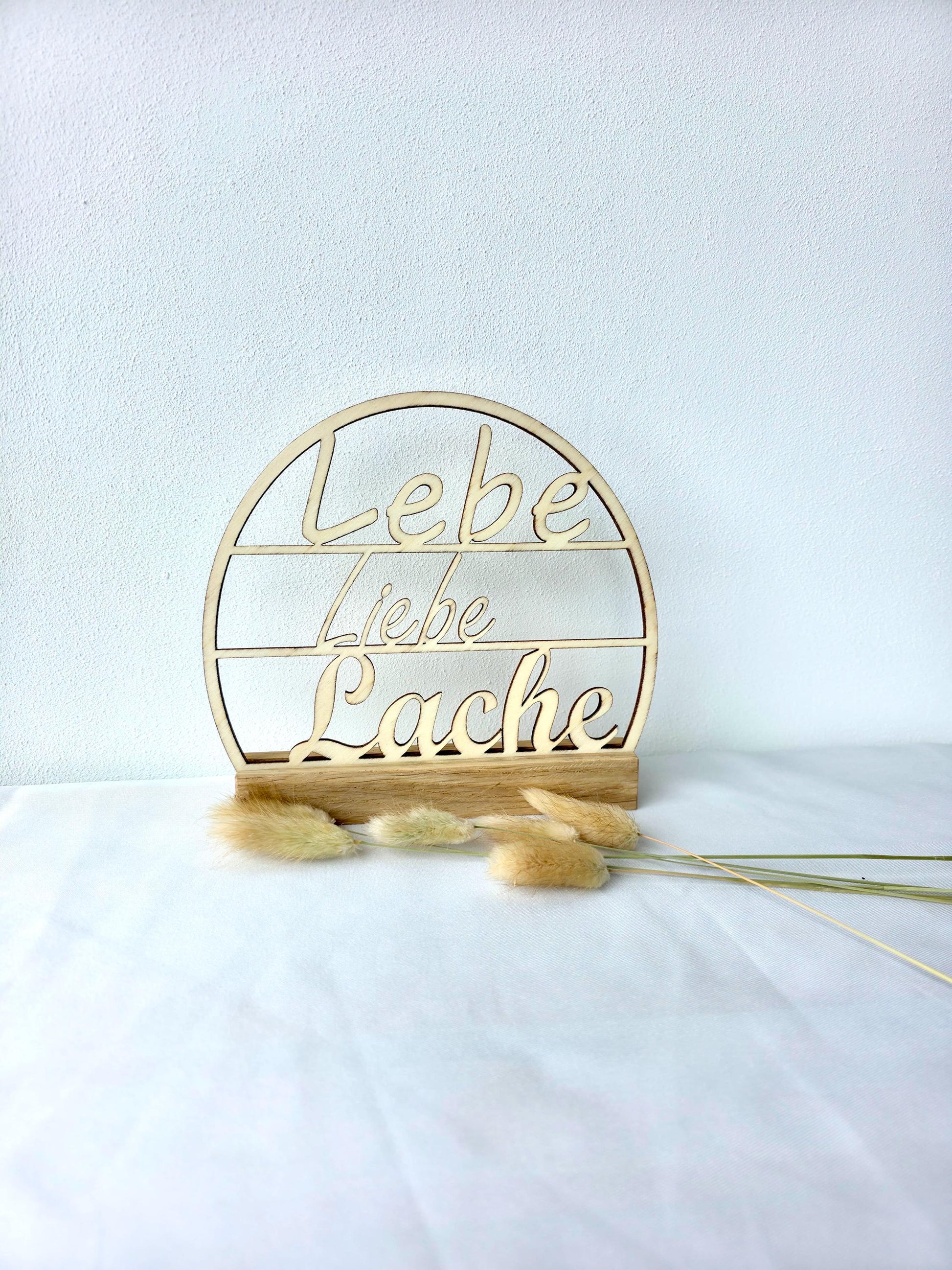 Deko Holzschild Rund Dekoidee Tischdeko Holz Geschenk Deko Schriftzug Holz Naturdeko Holzschild gelastert Deko mit Spruch Lebe Liebe Lache