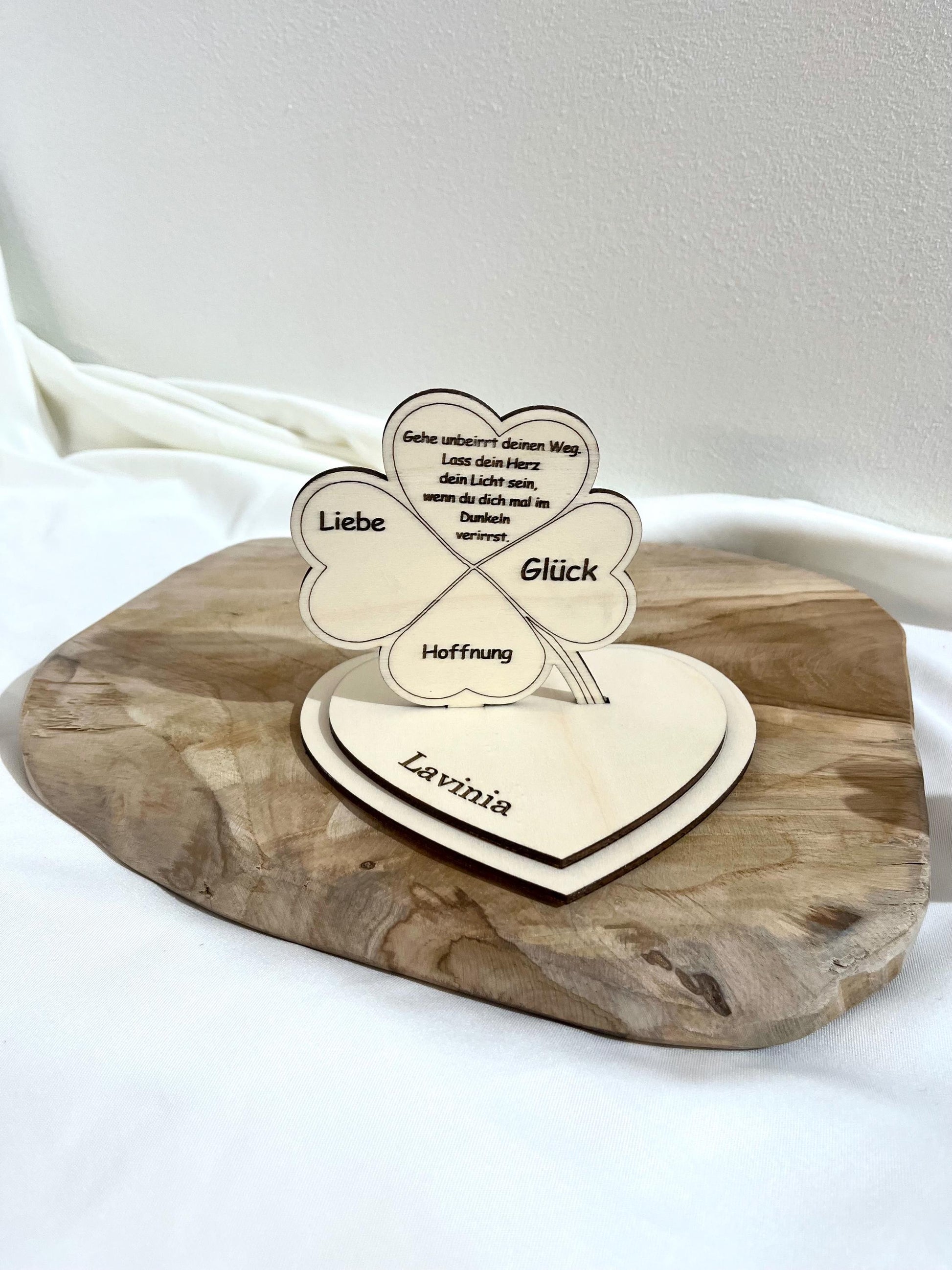 Personalisierbares Muttertagsgeschenk Herz mit Engelsflügeln Holzdeko mit Spruch Geschenk für Mama handgefertigt Liebevoll Mama