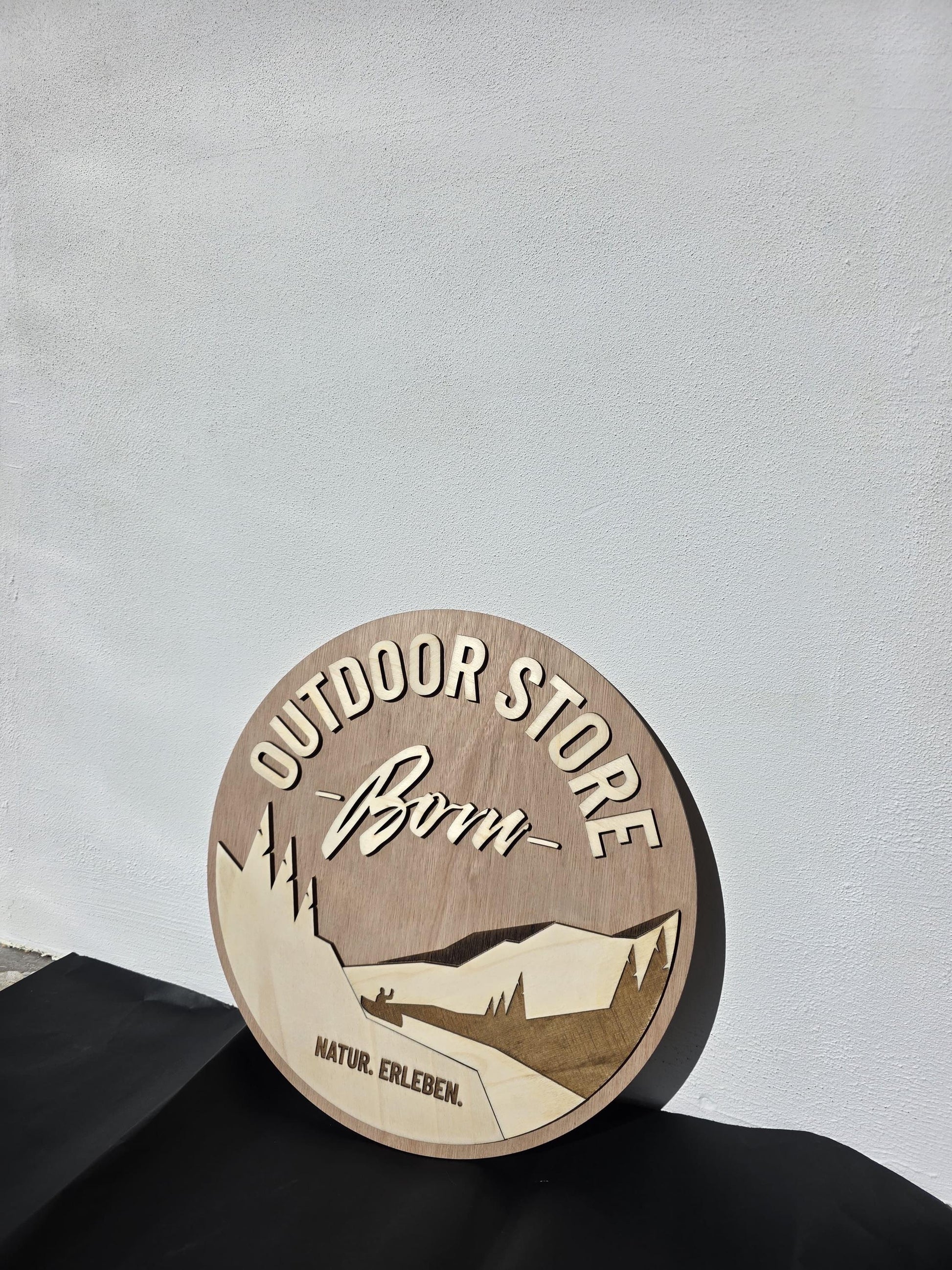 Personalisiertes Firmengeschenk individuell Branding Schild Holz Logo aus Holz graviertes Firmenlogo Firmenschild Firmenjubiläum