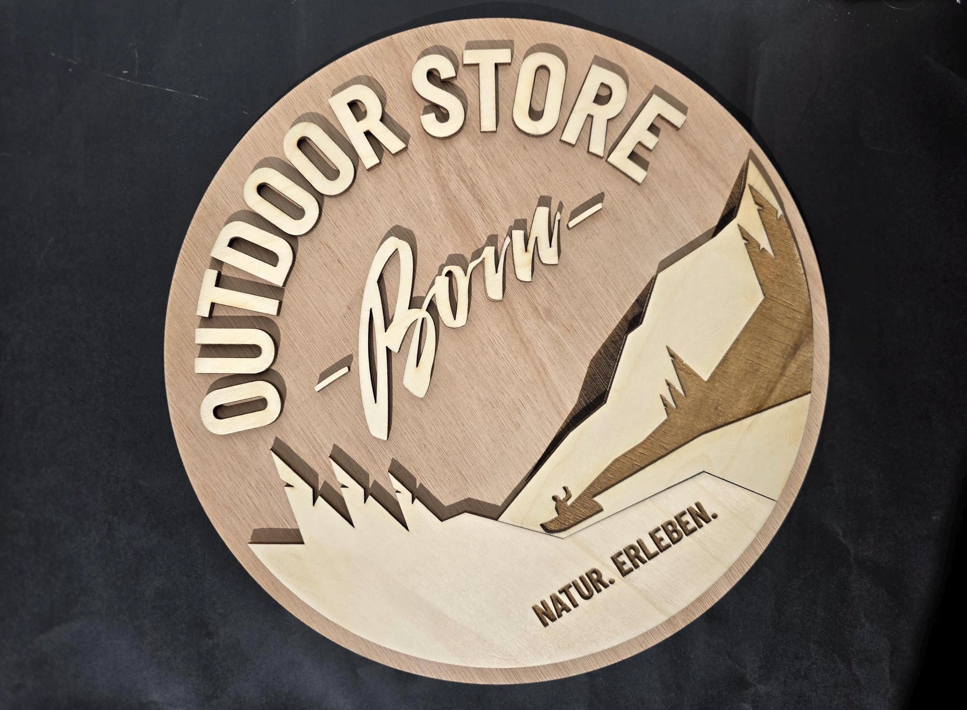 Personalisiertes Firmengeschenk individuell Branding Schild Holz Logo aus Holz graviertes Firmenlogo Firmenschild Firmenjubiläum