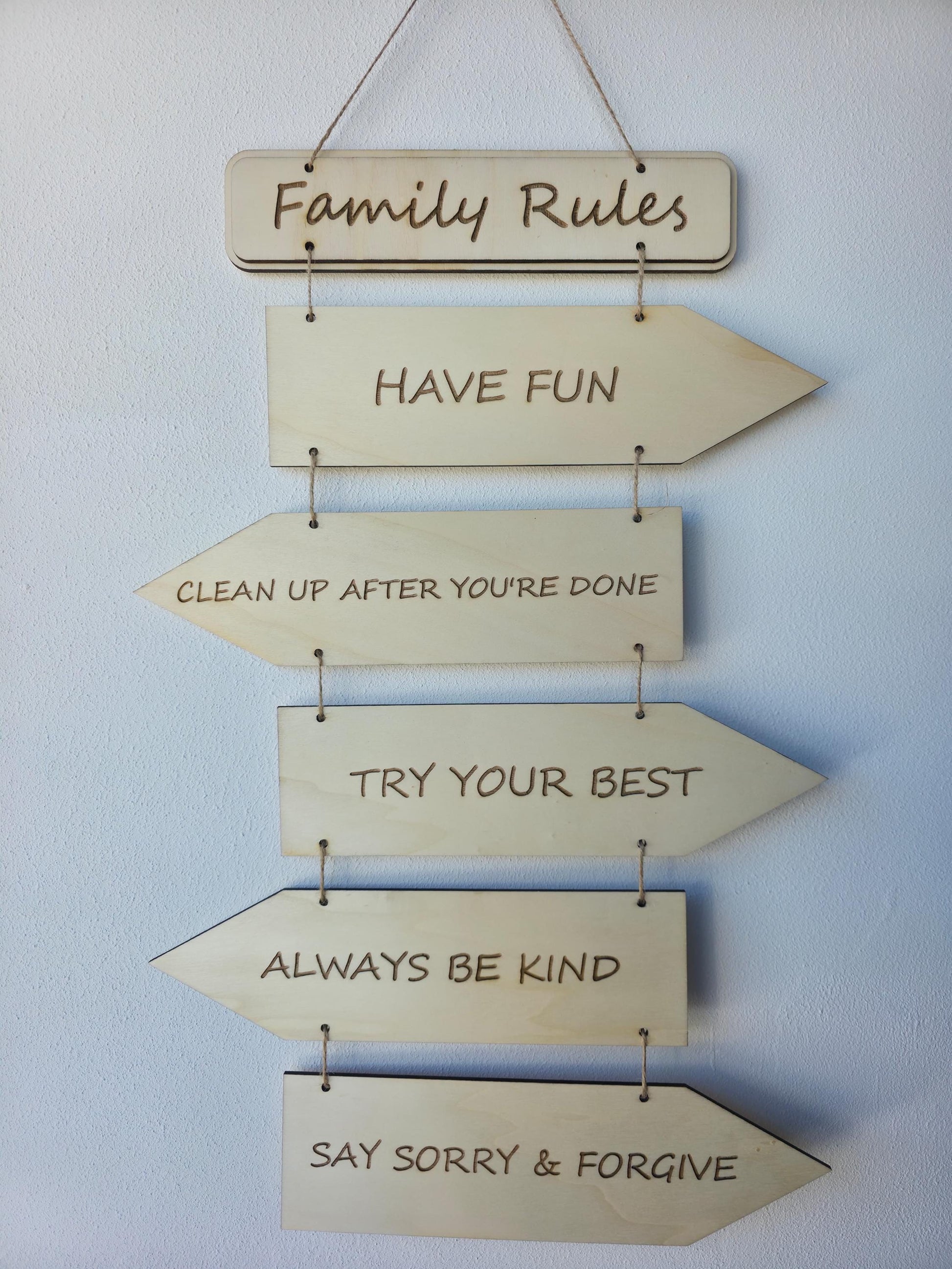 Familienschild Familienregeln Wanddeko Family Rules Holzschild personalisiert zum Aufhängen Hochzeitsgeschenk Einweihungsgeschenk Patchwork
