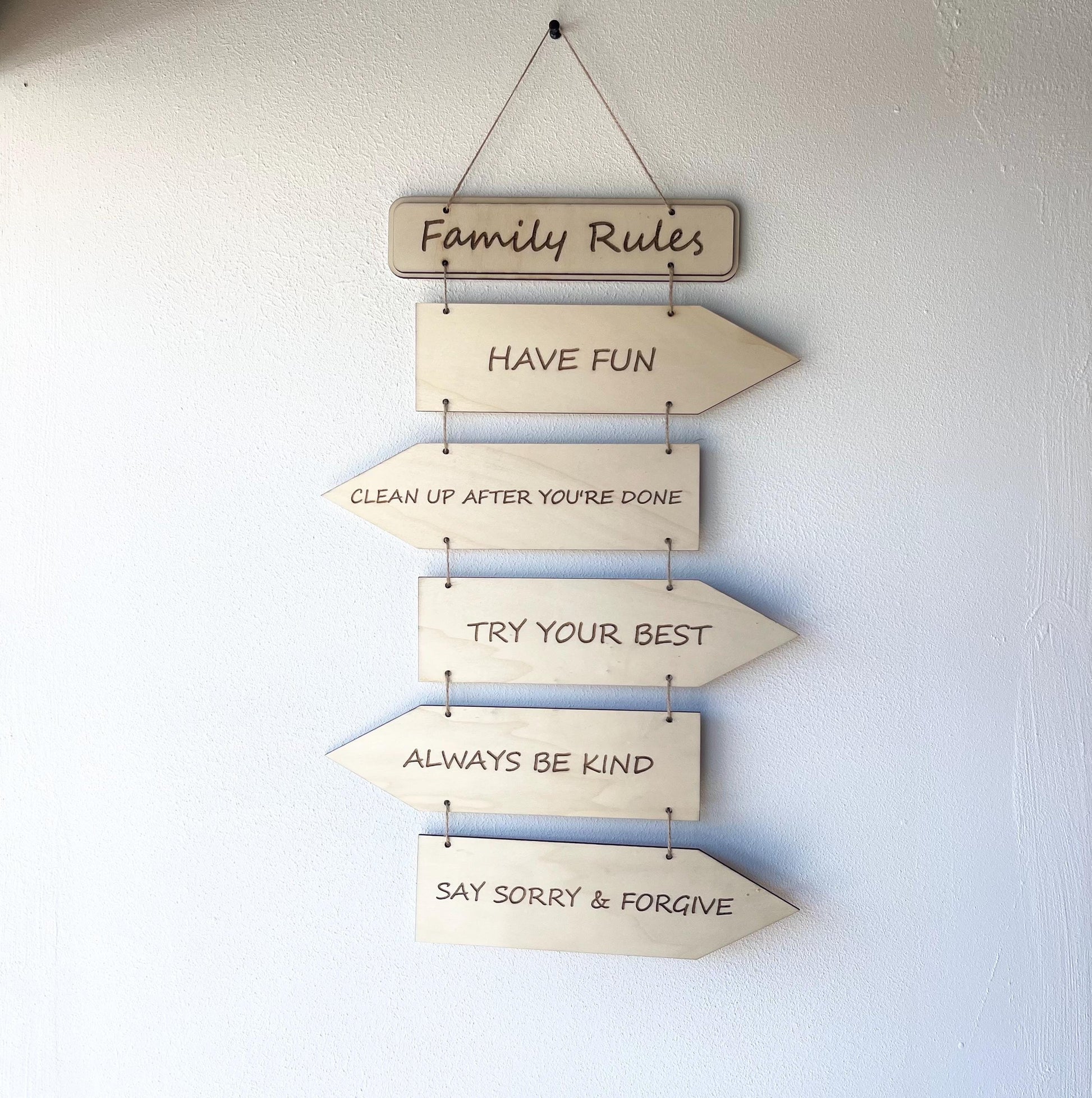Familienschild Familienregeln Wanddeko Family Rules Holzschild personalisiert zum Aufhängen Hochzeitsgeschenk Einweihungsgeschenk Patchwork