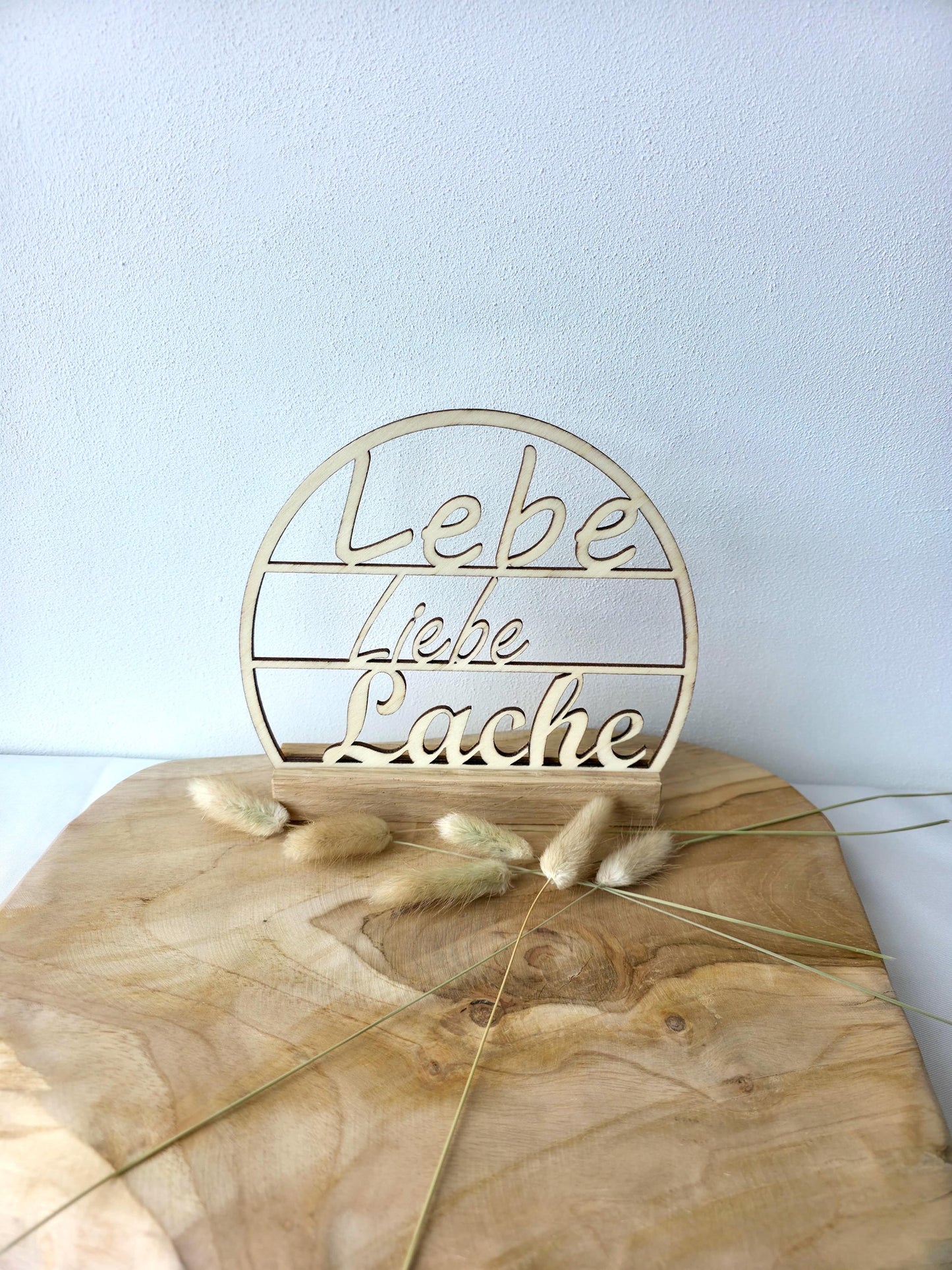Deko Holzschild Rund Dekoidee Tischdeko Holz Geschenk Deko Schriftzug Holz Naturdeko Holzschild gelastert Deko mit Spruch Lebe Liebe Lache