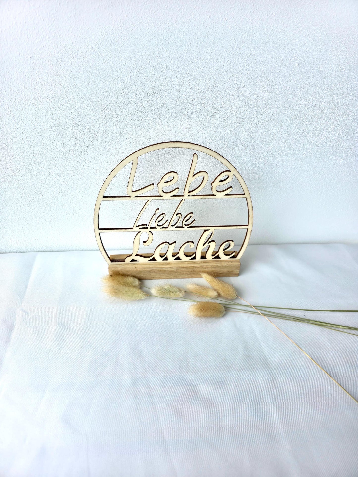 Deko Holzschild Rund Dekoidee Tischdeko Holz Geschenk Deko Schriftzug Holz Naturdeko Holzschild gelastert Deko mit Spruch Lebe Liebe Lache