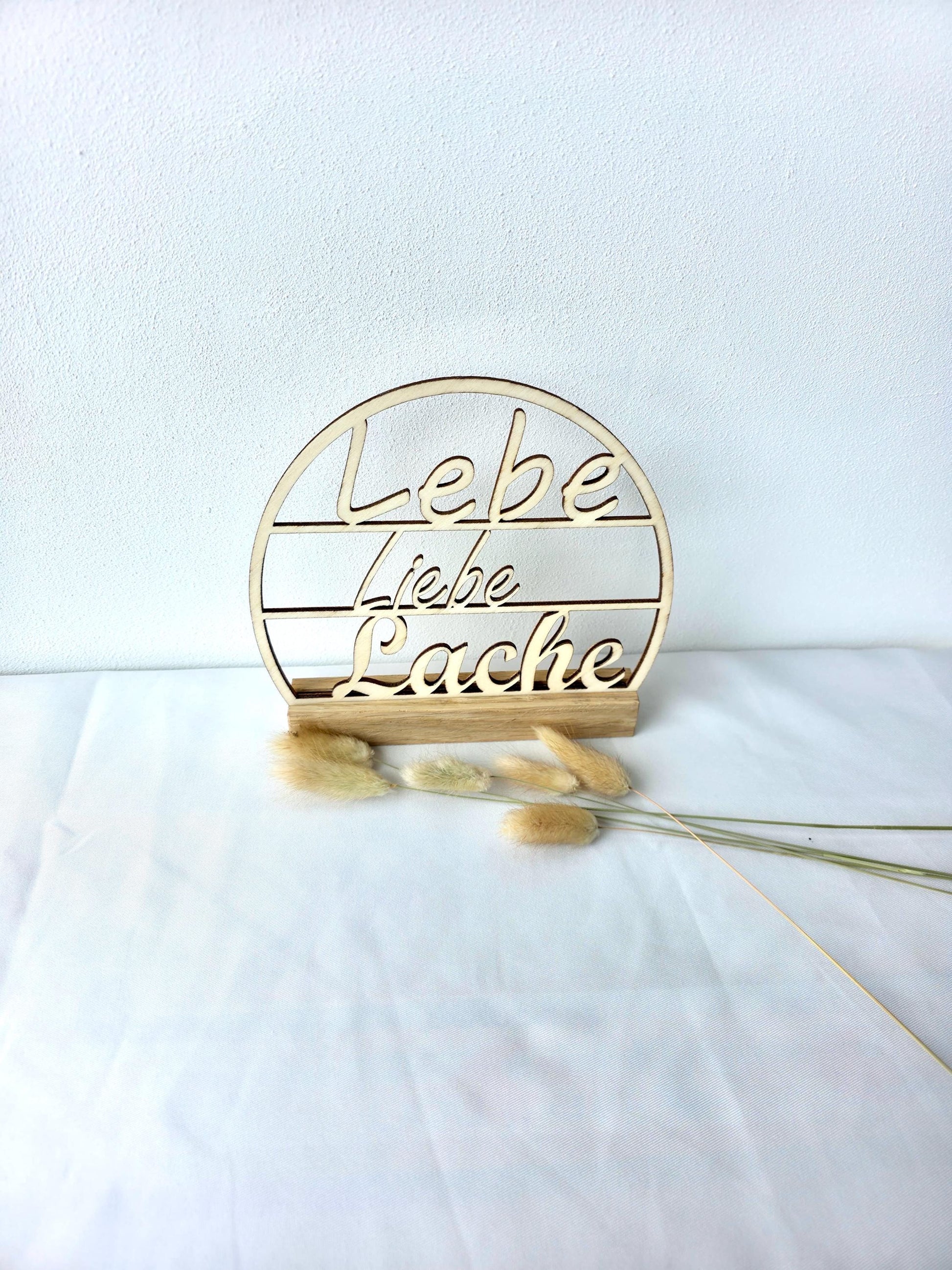 Deko Holzschild Rund Dekoidee Tischdeko Holz Geschenk Deko Schriftzug Holz Naturdeko Holzschild gelastert Deko mit Spruch Lebe Liebe Lache