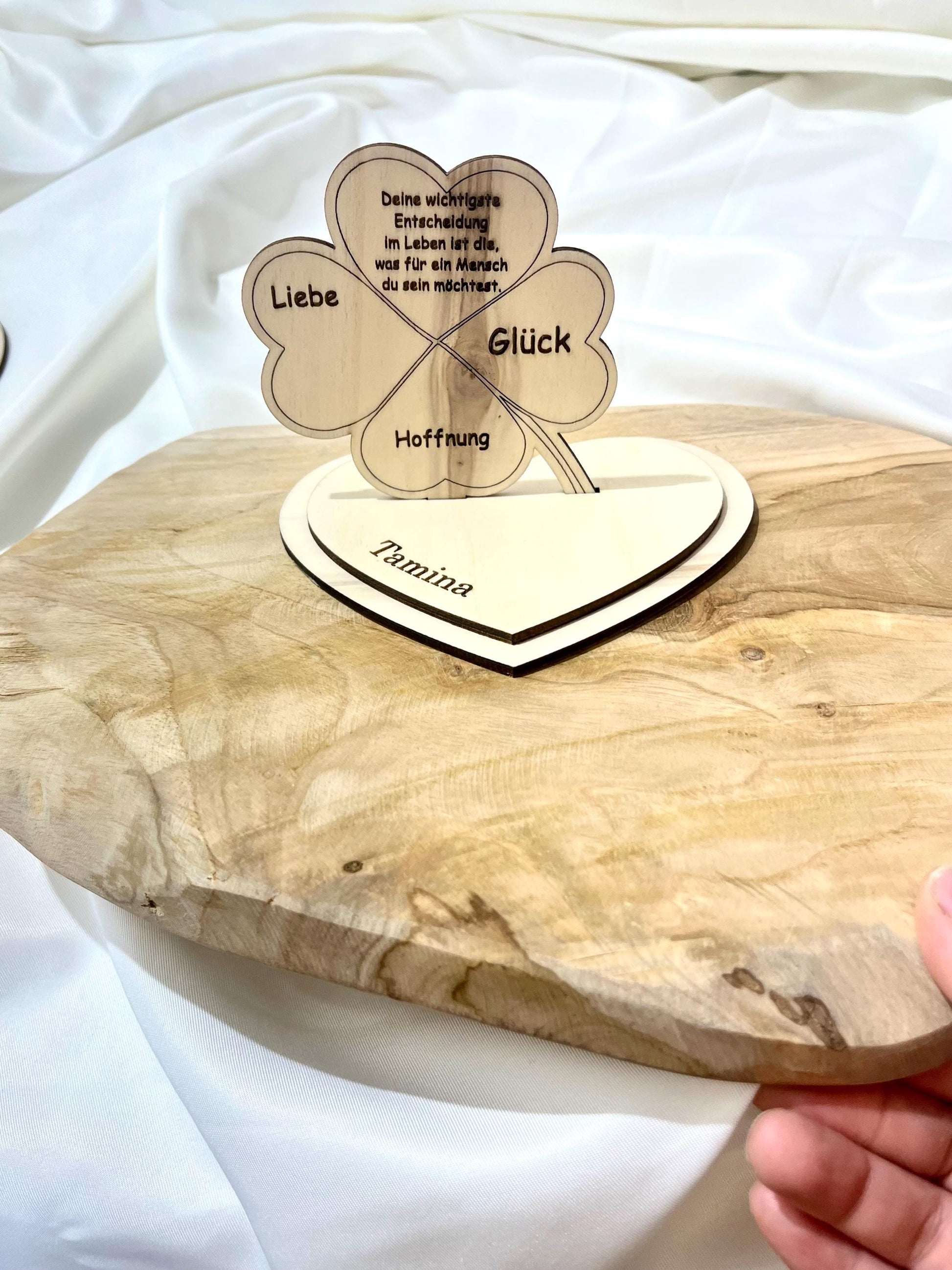 Personalisierbares Muttertagsgeschenk Herz mit Engelsflügeln Holzdeko mit Spruch Geschenk für Mama handgefertigt Liebevoll Mama