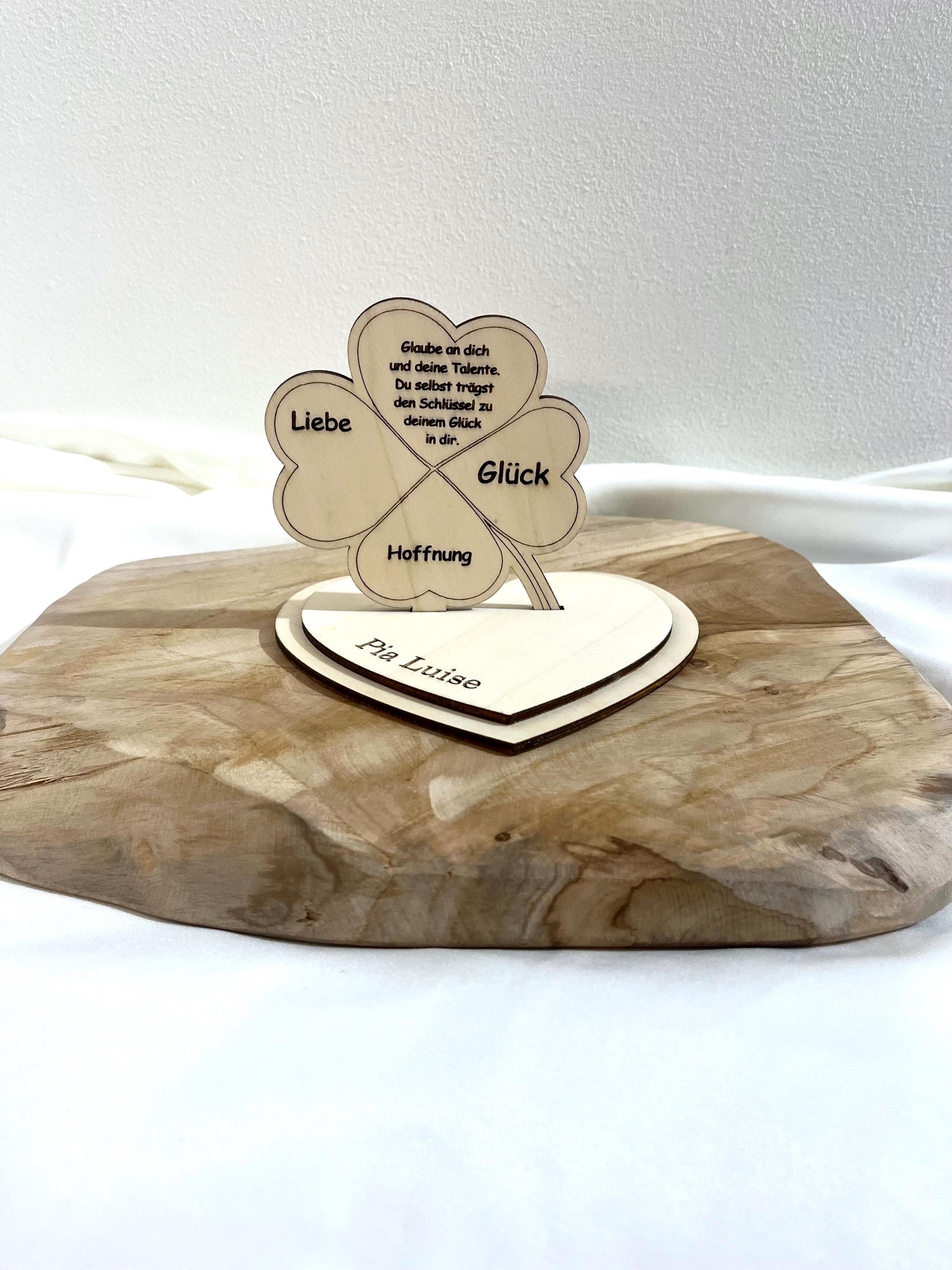 Personalisierbares Muttertagsgeschenk Herz mit Engelsflügeln Holzdeko mit Spruch Geschenk für Mama handgefertigt Liebevoll Mama