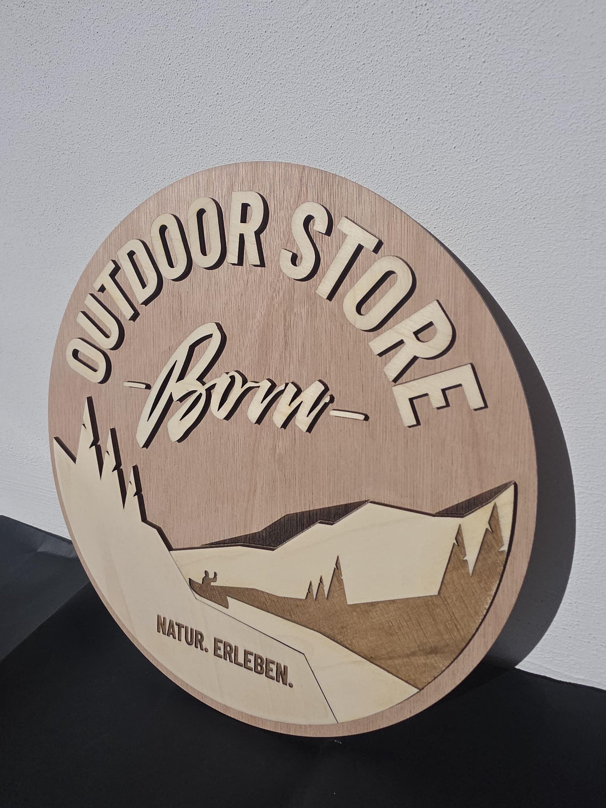 Personalisiertes Firmengeschenk individuell Branding Schild Holz Logo aus Holz graviertes Firmenlogo Firmenschild Firmenjubiläum