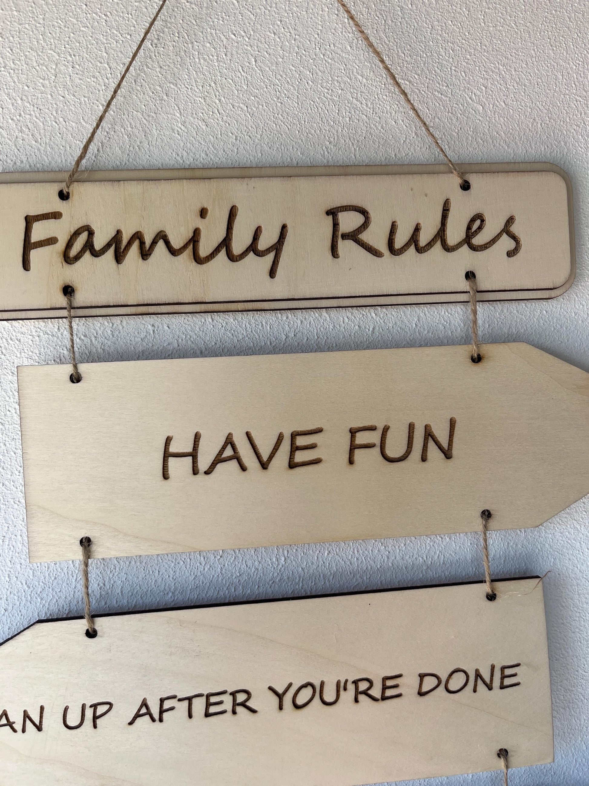Familienschild Familienregeln Wanddeko Family Rules Holzschild personalisiert zum Aufhängen Hochzeitsgeschenk Einweihungsgeschenk Patchwork