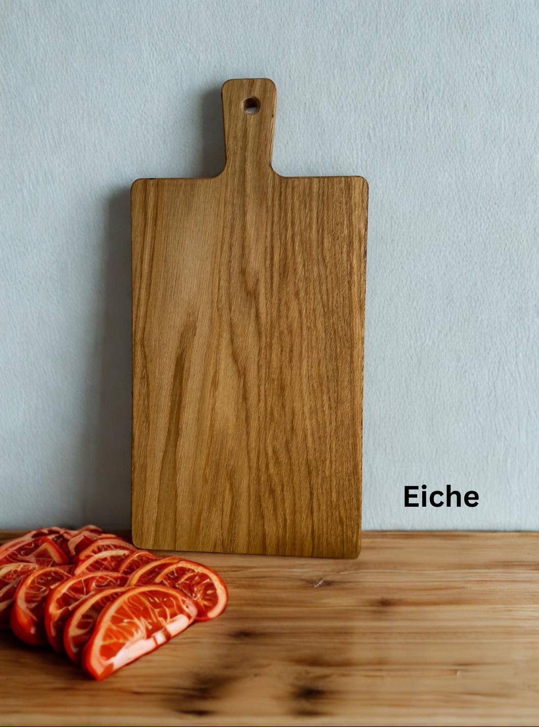Personalisiertes Schneidebrett mit Gravur – Handgemachtes Geschenk mit Namen + Herz | Natürlich & individuell von Meami Design