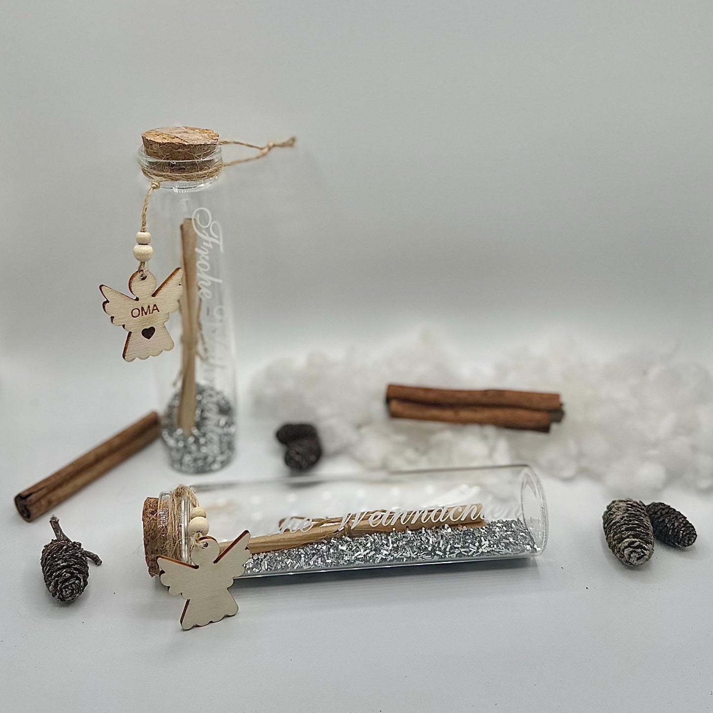 Personalisiertes Weihnachtsglas mit Engelanhänger – Frohe Weihnachten | Geldgeschenk | Wichtelgeschenk | Weihnachtskarte mal anders