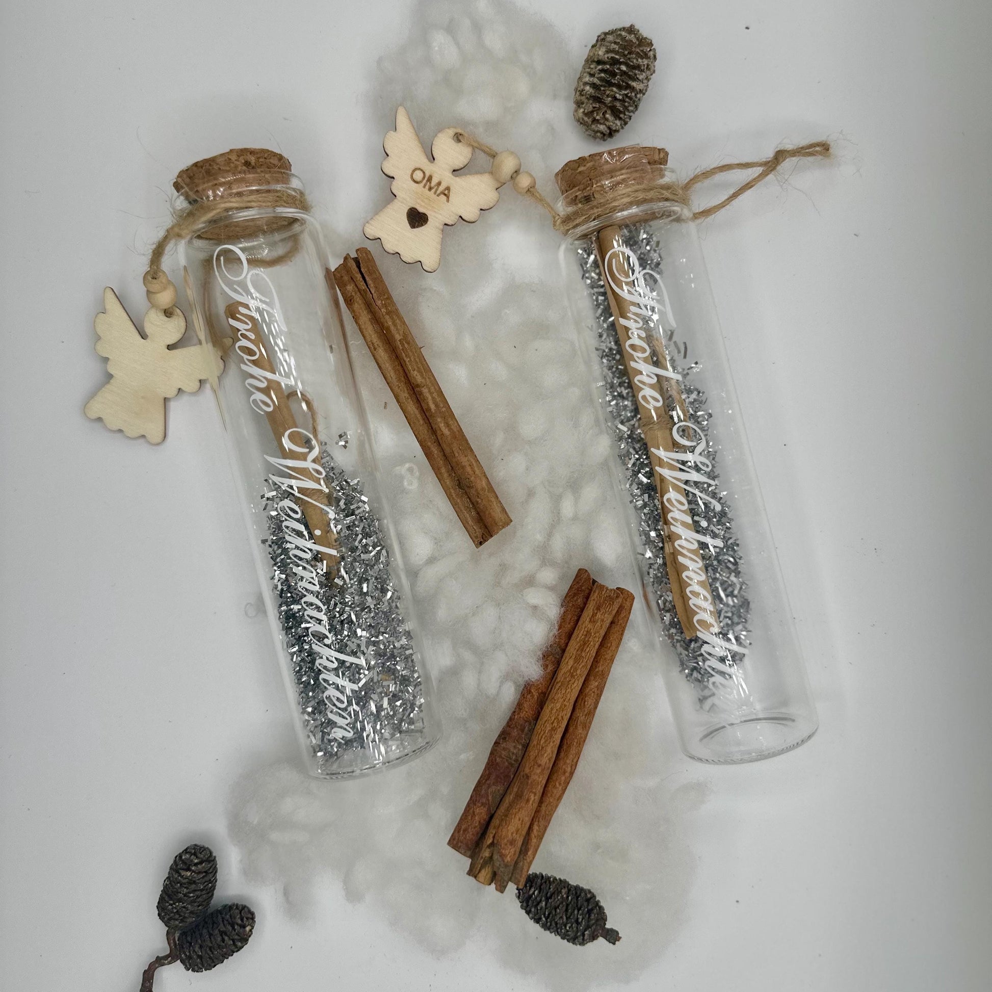 Personalisiertes Weihnachtsglas mit Engelanhänger – Frohe Weihnachten | Geldgeschenk | Wichtelgeschenk | Weihnachtskarte mal anders