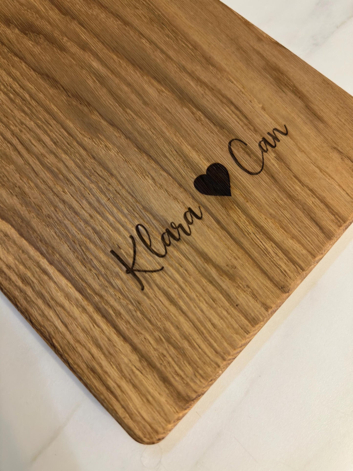 Schneidebrett Eiche personalisiert mit Gravur Geschenk zur Hochzeit & Einzugsgeschenk Paar