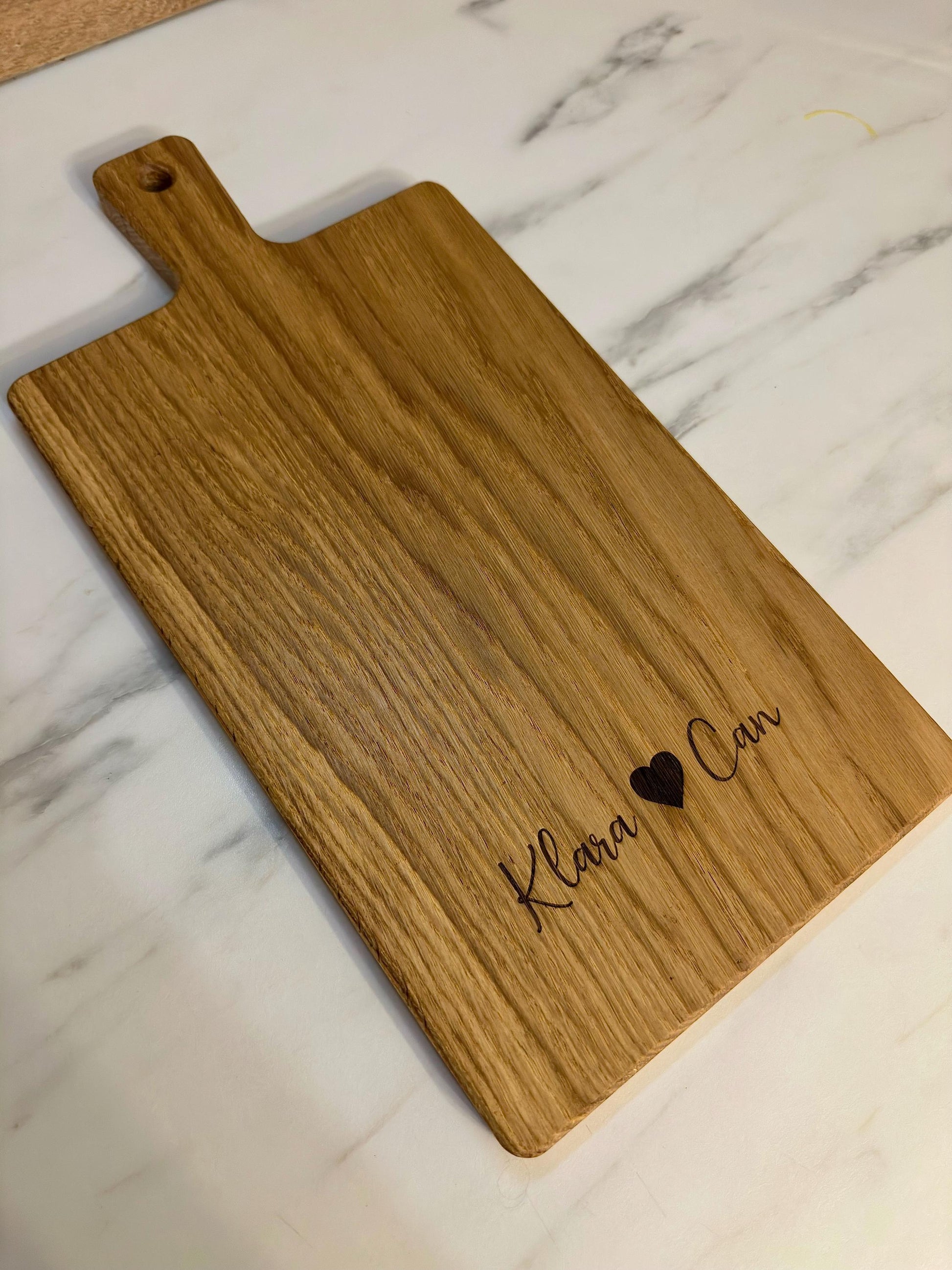 Schneidebrett Eiche personalisiert mit Gravur Geschenk zur Hochzeit & Einzugsgeschenk Paar