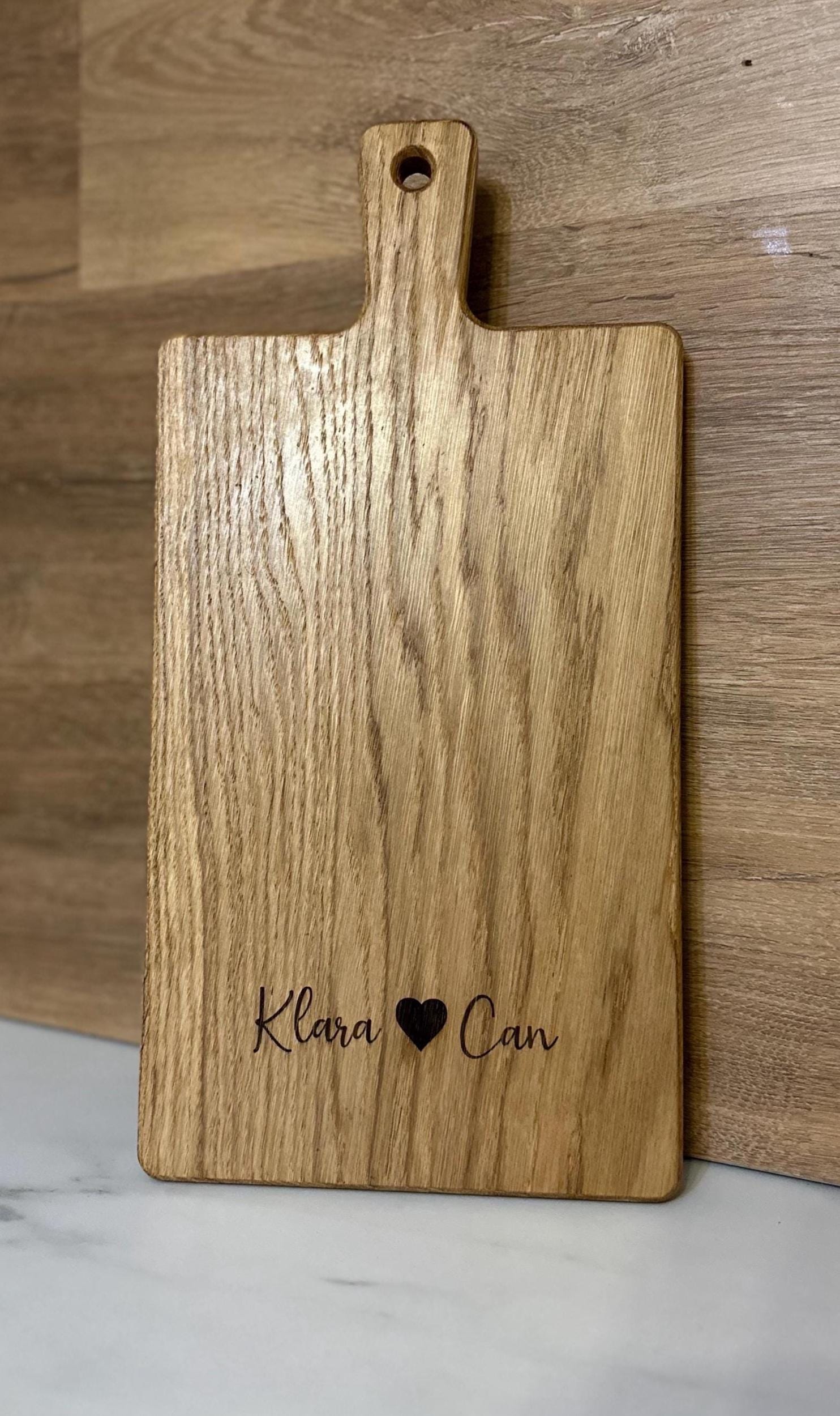Schneidebrett Eiche personalisiert mit Gravur Geschenk zur Hochzeit & Einzugsgeschenk Paar