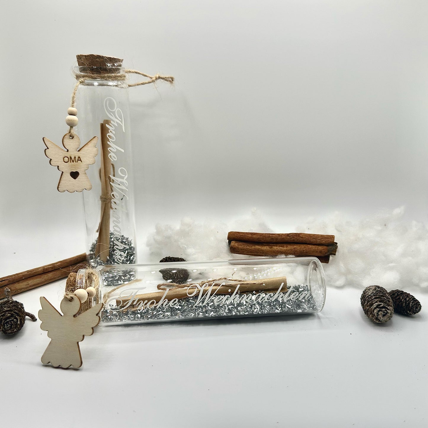 Personalisiertes Weihnachtsglas mit Engelanhänger – Frohe Weihnachten | Geldgeschenk | Wichtelgeschenk | Weihnachtskarte mal anders