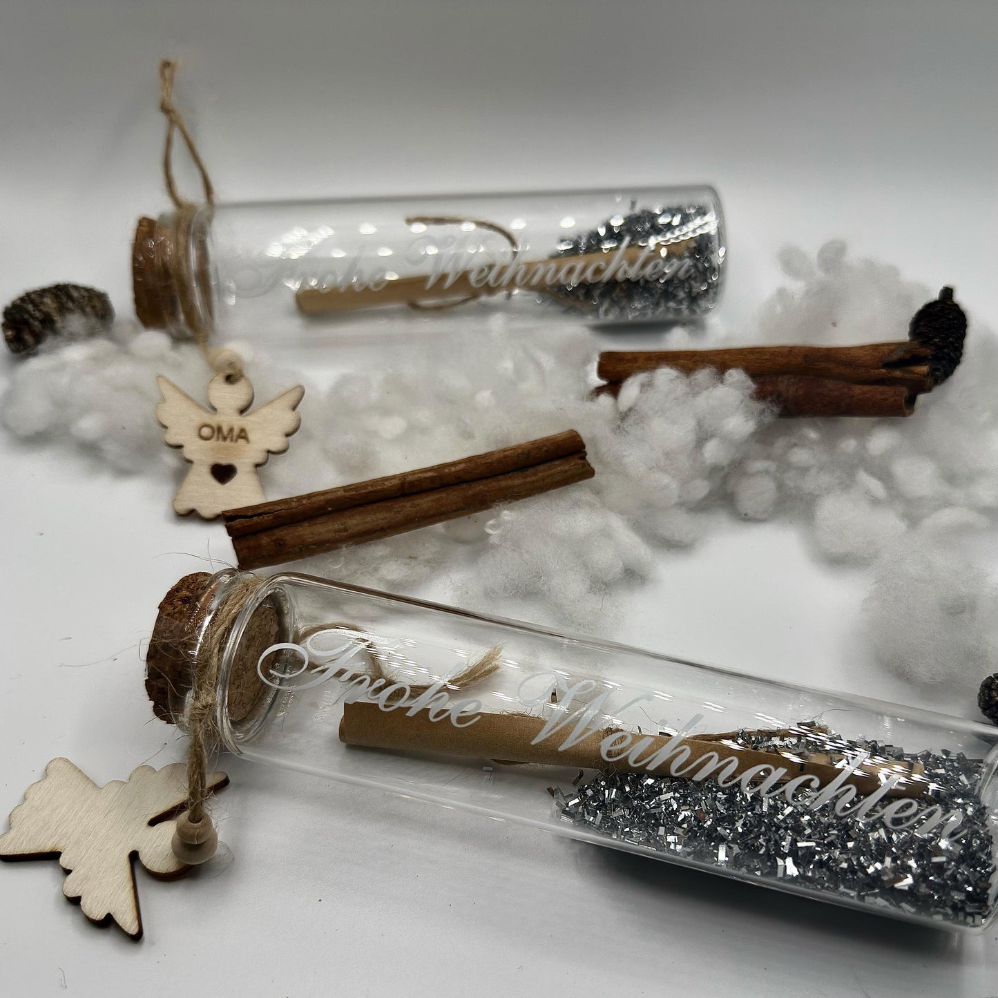 Personalisiertes Weihnachtsglas mit Engelanhänger – Frohe Weihnachten | Geldgeschenk | Wichtelgeschenk | Weihnachtskarte mal anders