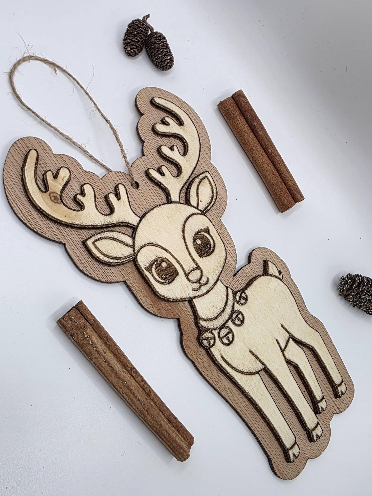 Holz Rentier Weihnachtsanhänger – natürliche & rustikale Weihnachtsdeko Holz | Skandi Weihnachten | Rentier Deko | Holzanhänger Weihnachten