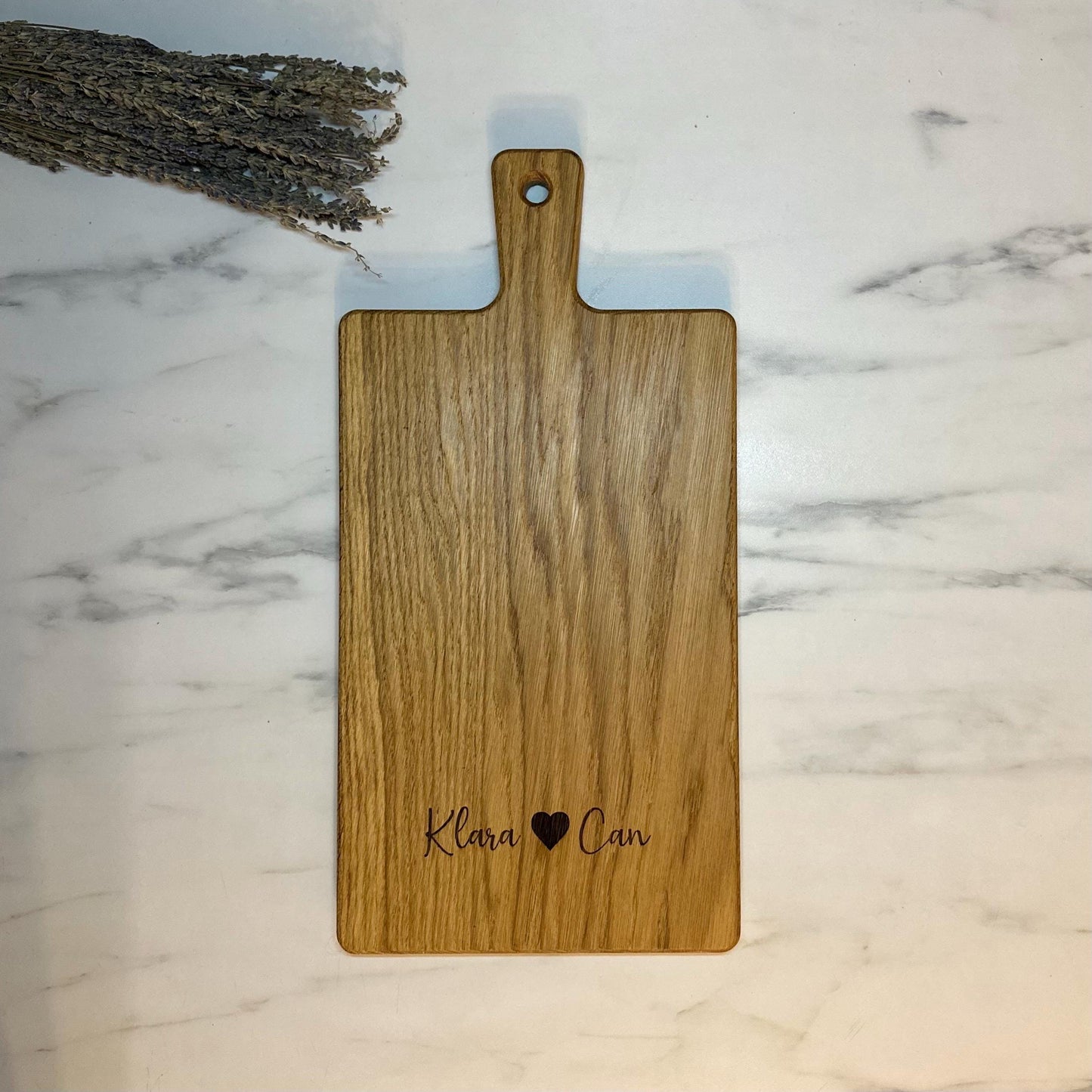 Schneidebrett Eiche personalisiert mit Gravur Geschenk zur Hochzeit & Einzugsgeschenk Paar