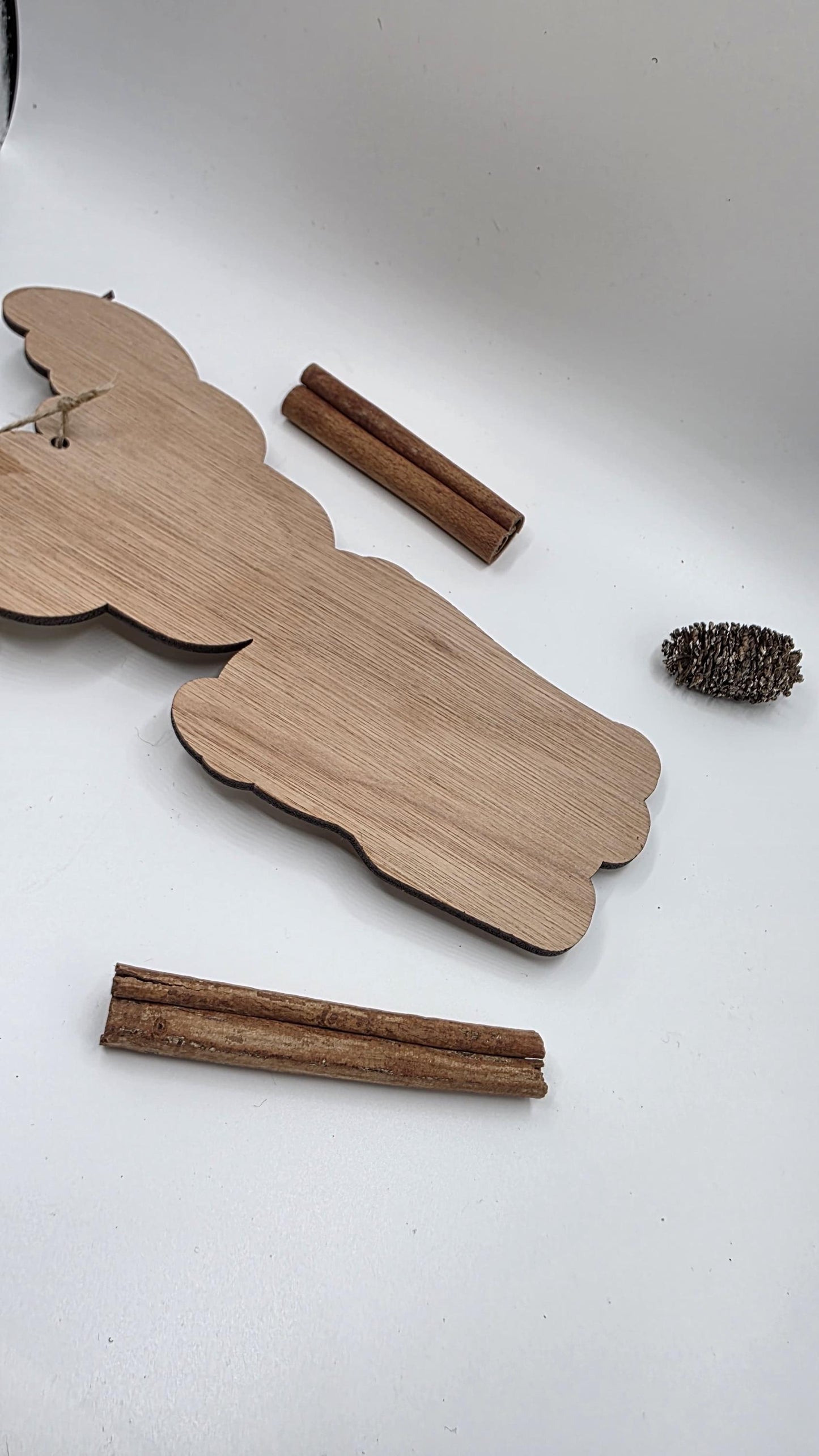 Holz Rentier Weihnachtsanhänger – natürliche & rustikale Weihnachtsdeko Holz | Skandi Weihnachten | Rentier Deko | Holzanhänger Weihnachten