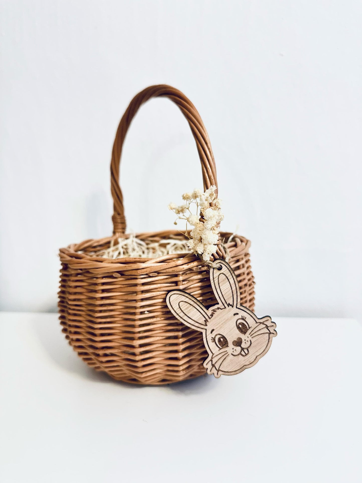 Handgefertigter Holzanhänger aus recyceltem Sperrholz mit Trockenblume – Dekoration & Geschenkidee