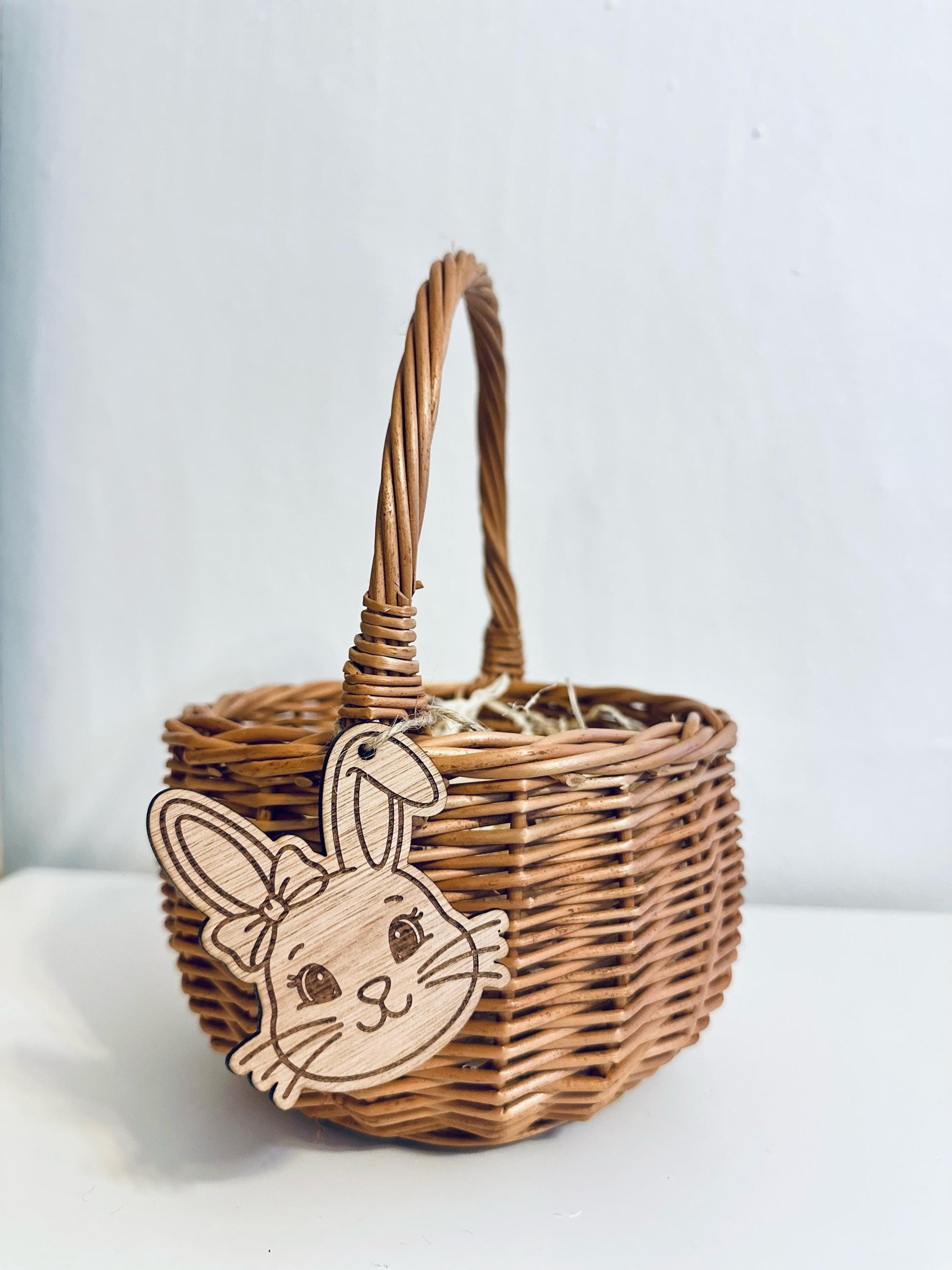 Personalisiertes Osterkörbchen aus Weide | Osterkorb Kind | Hasen Anhänger aus Holz | Ostergeschenk | Osterdeko natur