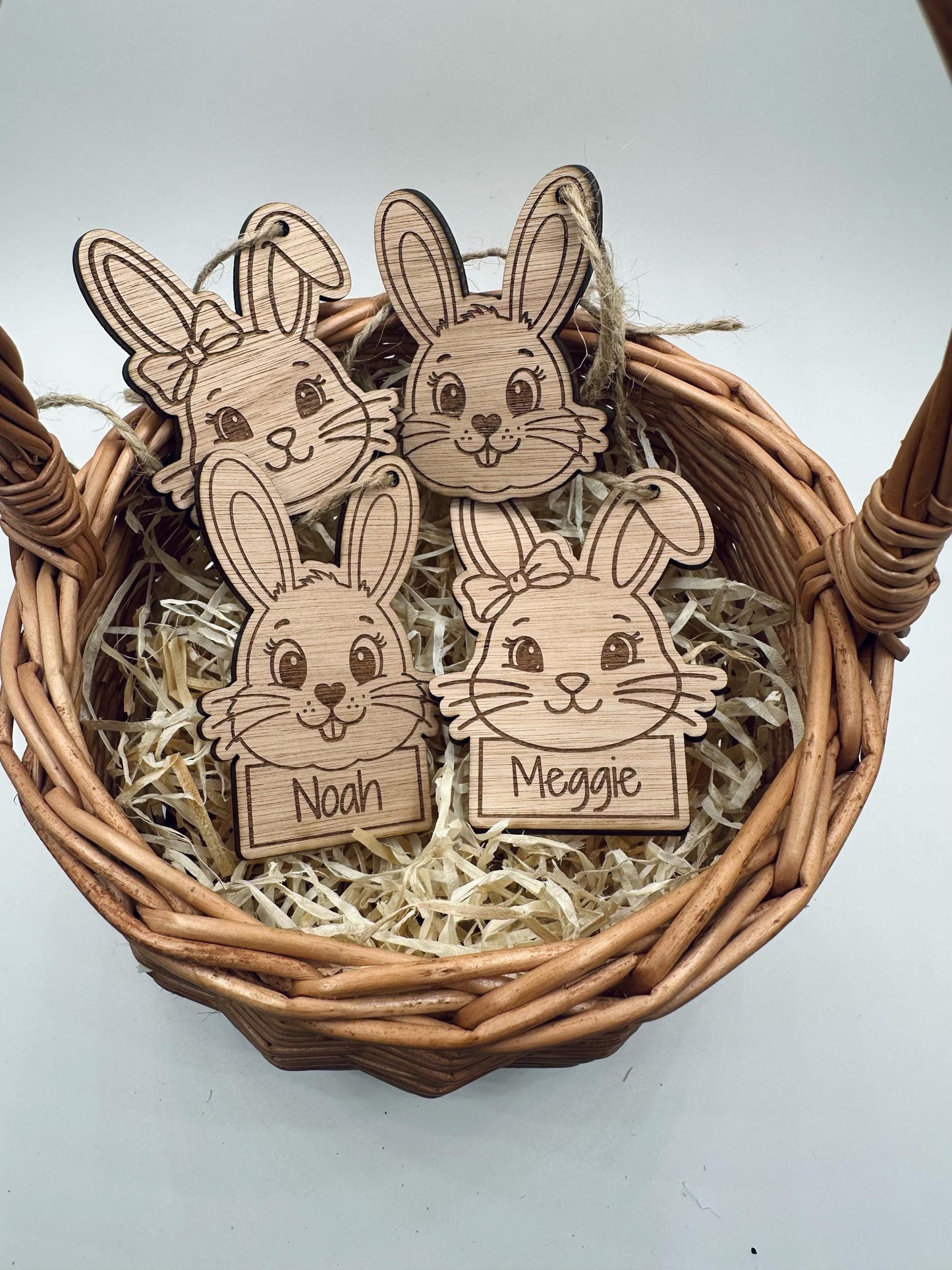 Personalisiertes Osterkörbchen aus Weide | Osterkorb Kind | Hasen Anhänger aus Holz | Ostergeschenk | Osterdeko natur