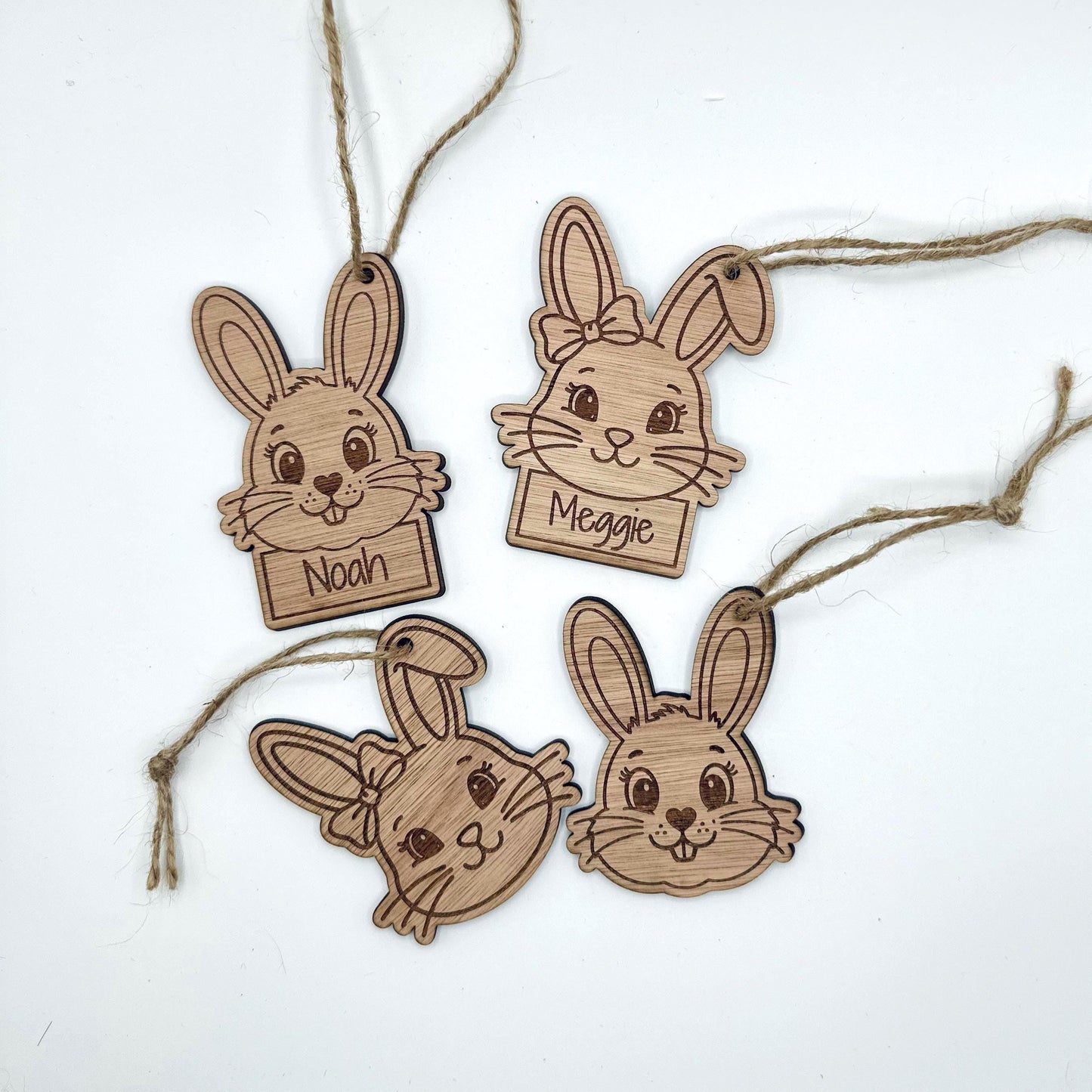 Handgefertigter Holzanhänger aus recyceltem Sperrholz mit Trockenblume – Dekoration & Geschenkidee