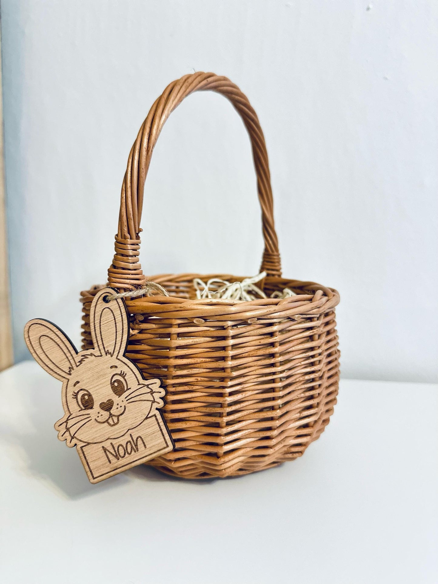 Handgefertigter Holzanhänger aus recyceltem Sperrholz mit Trockenblume – Dekoration & Geschenkidee