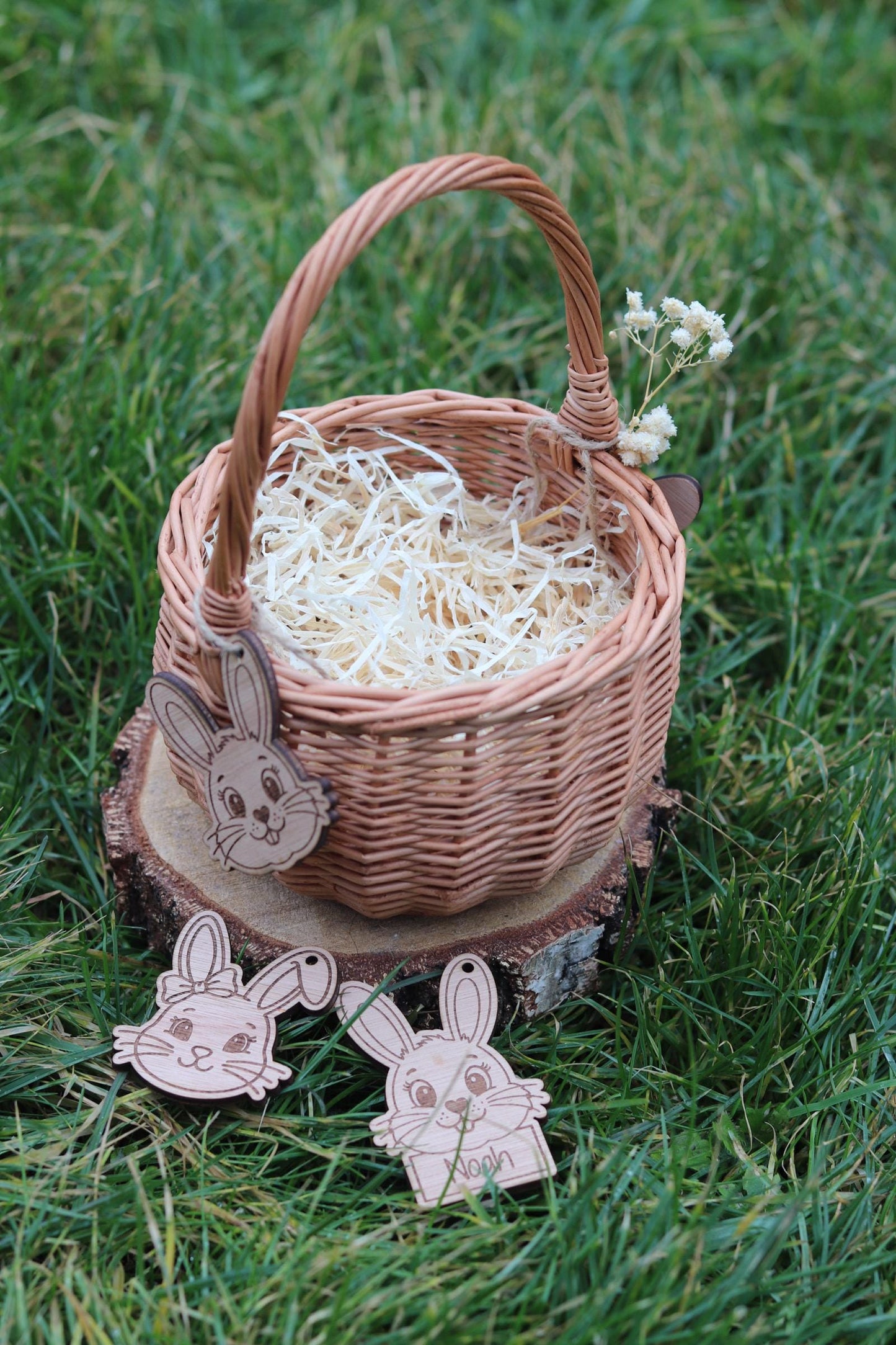 Personalisiertes Osterkörbchen aus Weide | Osterkorb Kind | Hasen Anhänger aus Holz | Ostergeschenk | Osterdeko natur