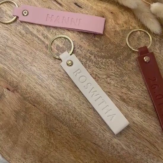Schlüsselanhänger mit Name Datum personalisiert Mitbringsel Hochzeit Geburtstag Muttertag Vatertag Valentinstag Geschenk Taschenanhänger