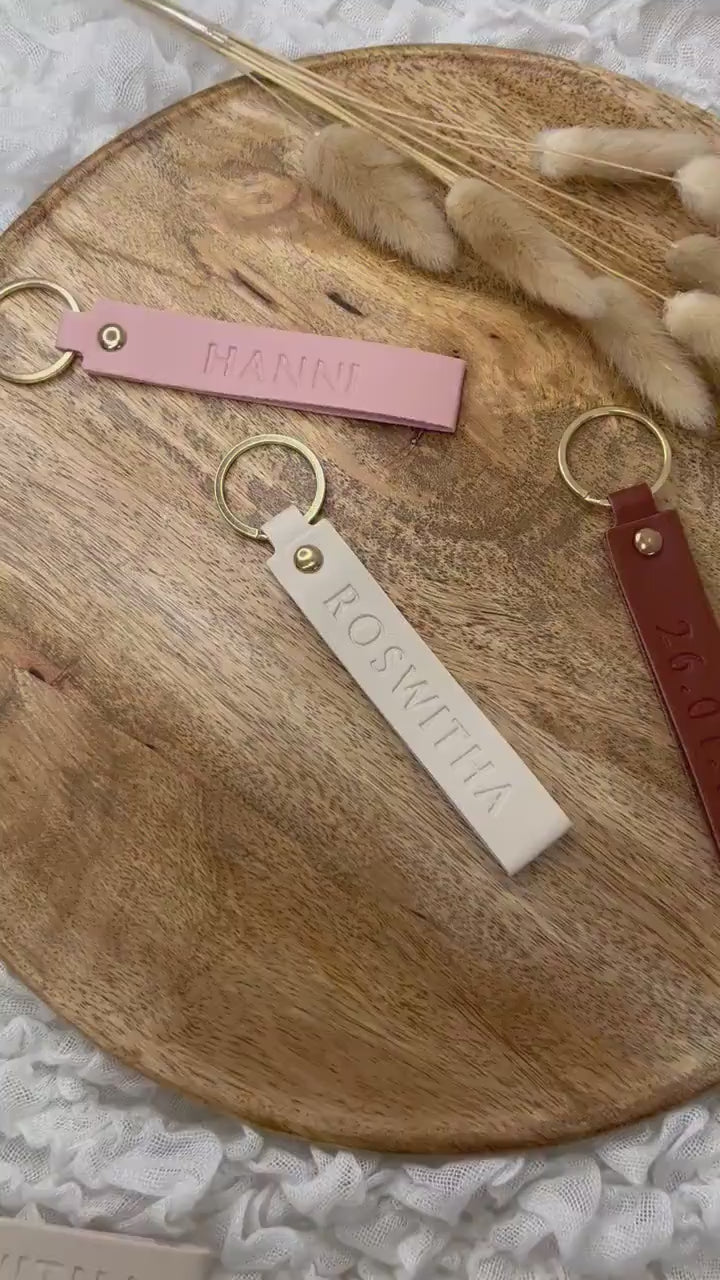 Schlüsselanhänger mit Name Datum personalisiert Mitbringsel Hochzeit Geburtstag Muttertag Vatertag Valentinstag Geschenk Taschenanhänger