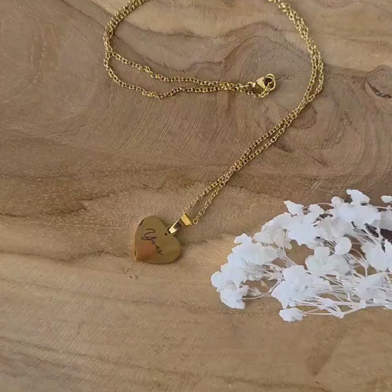 Herzanhänger Kette Gold aus  Edelstahl | Personalisiert mit Name oder Datum | Geschenk zu Weihnachten für Freundin, Frau oder Jahrestag
